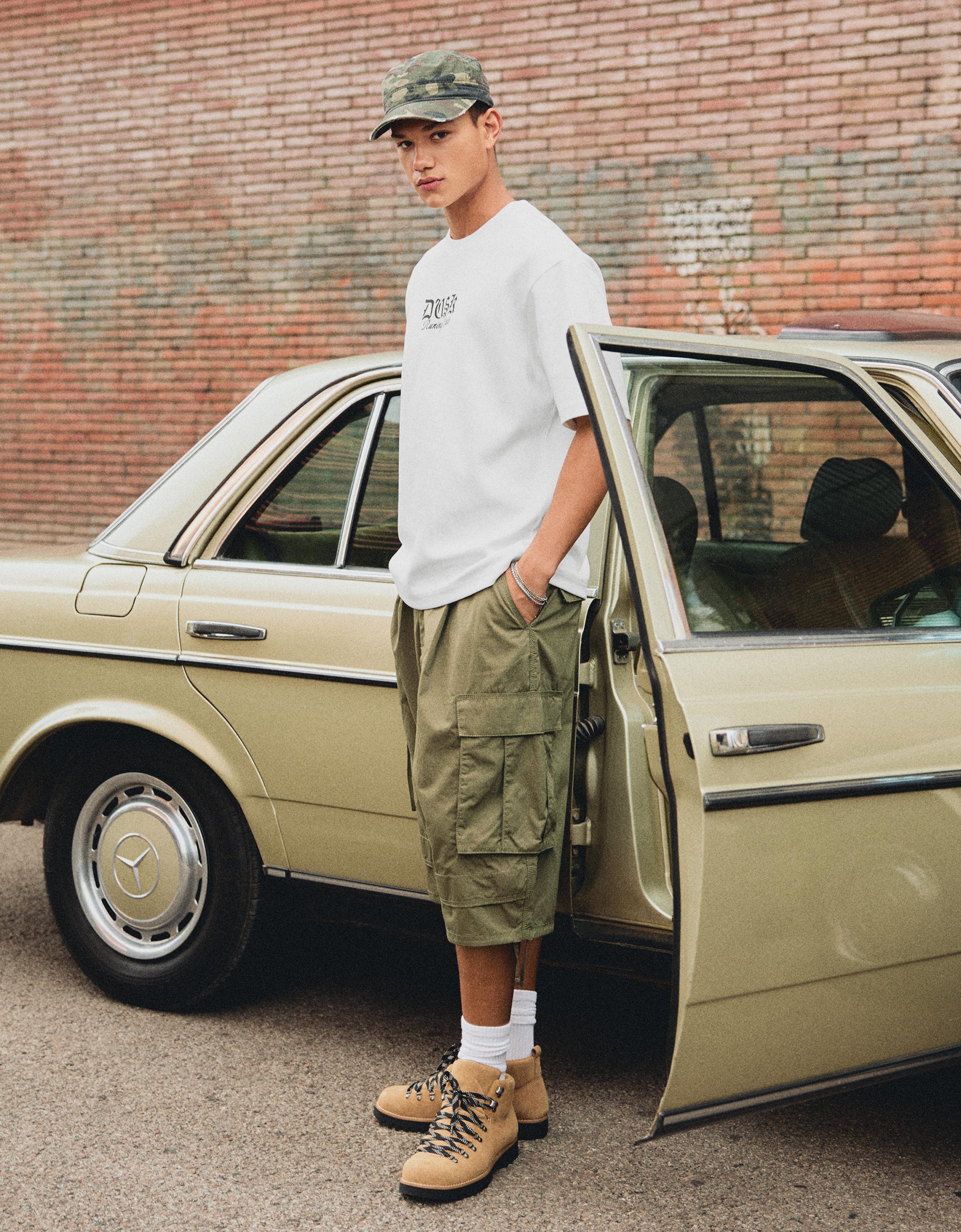 Bershka Bermudy O Kroju Super Baggy Cargo Z Zakładkami Mężczyzna 40 Khaki