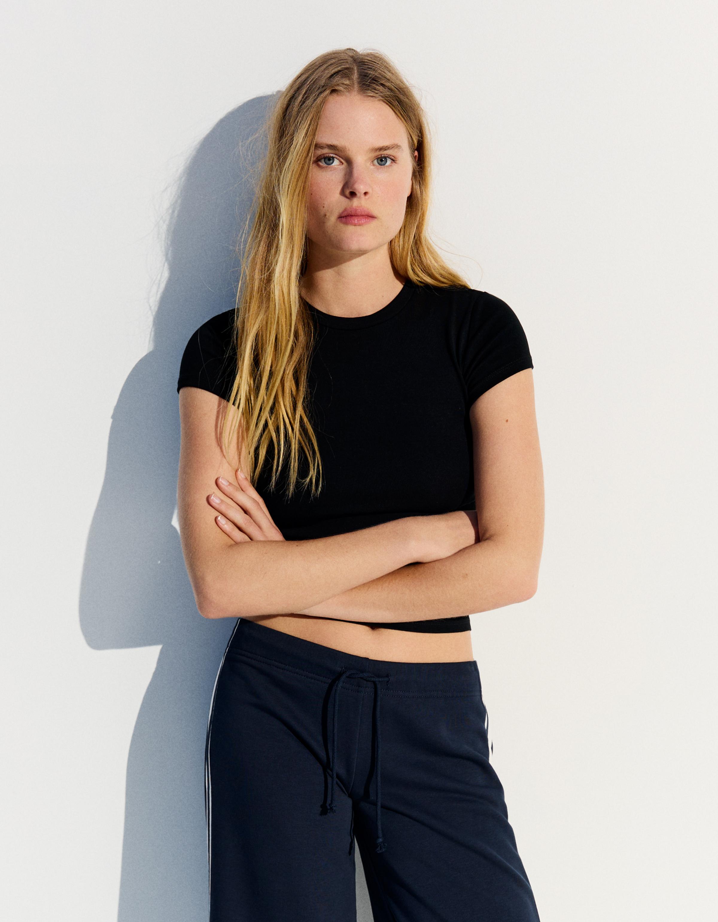 Bershka Camiseta Manga Corta Cuello Redondo Mujer S Negro