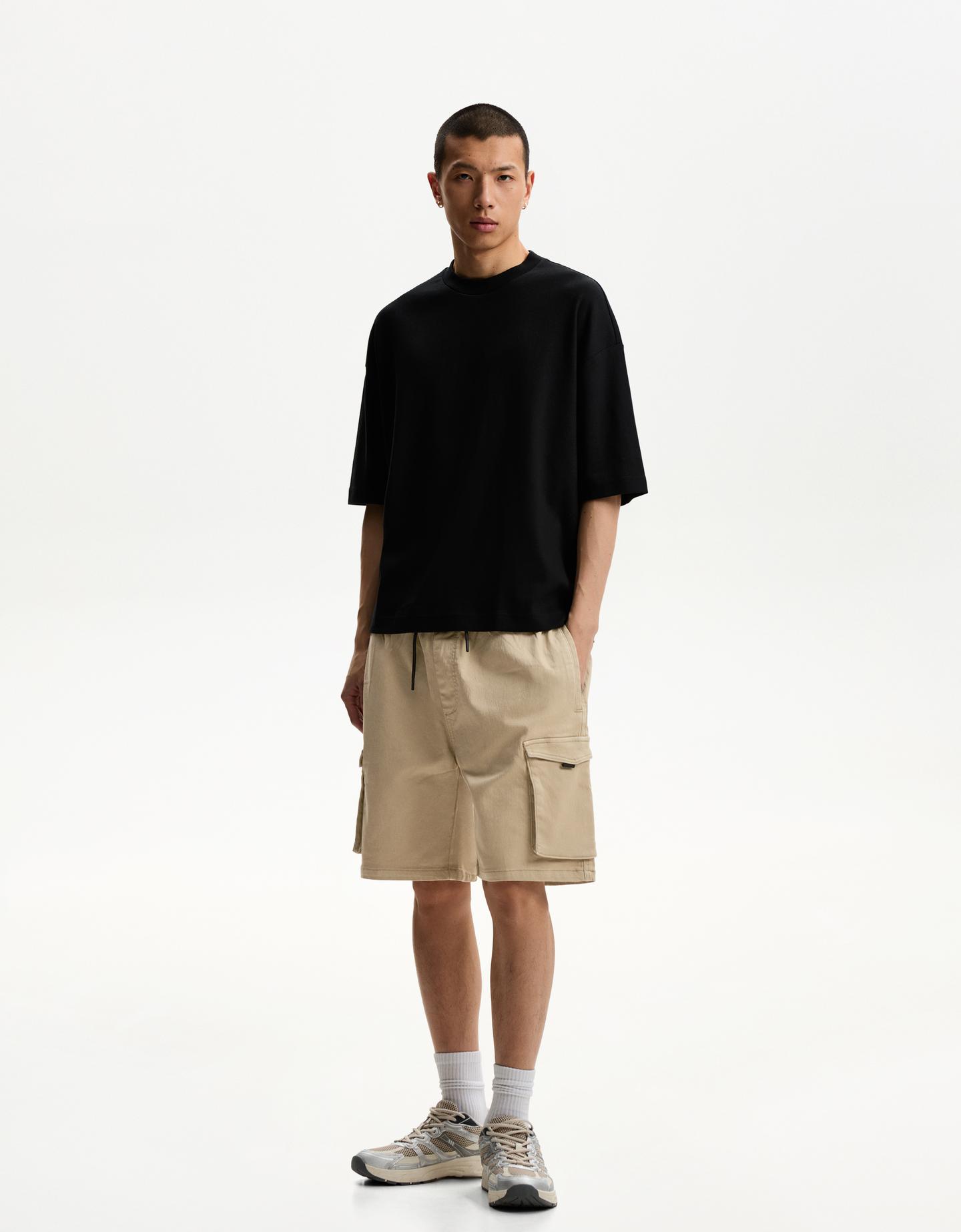 Bershka bermudy - joggersy w stylu cargo piaskowy