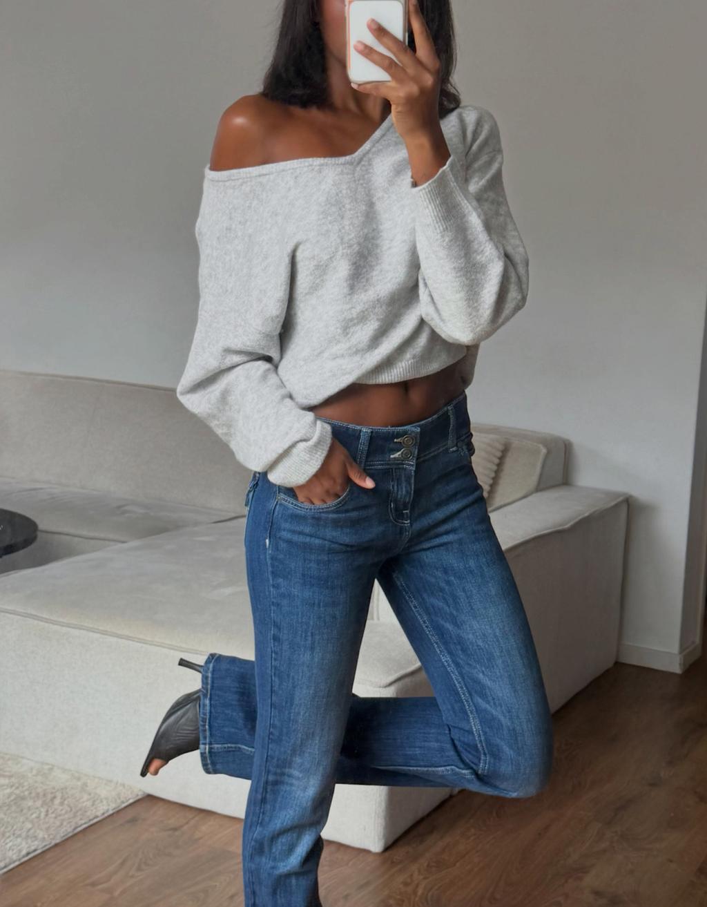 Bershka Oversize V-yaxalı yumşaq toxunuşlu sviter