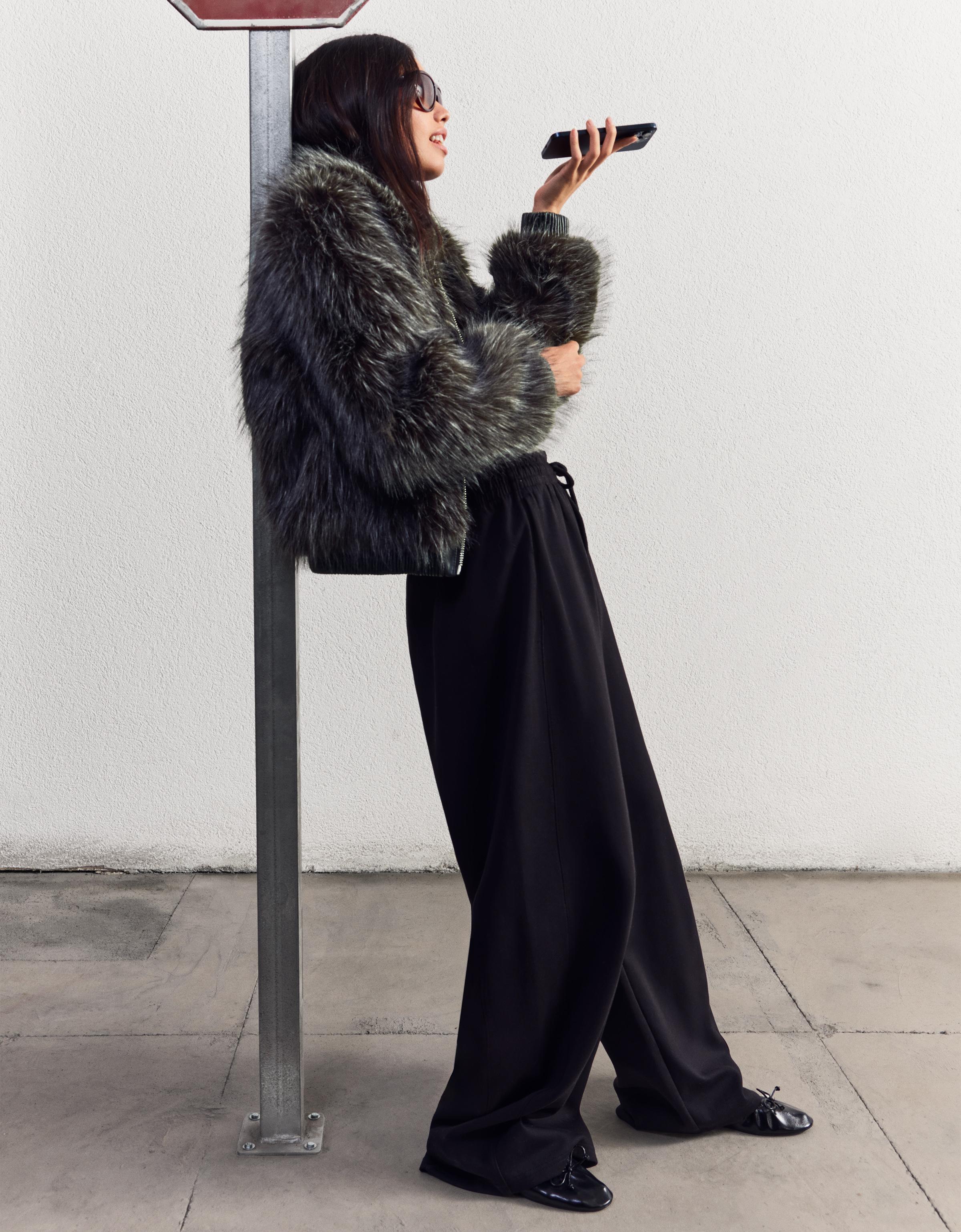 Bershka Kunstfelljacke Mit Reißverschluss Damen L Grau