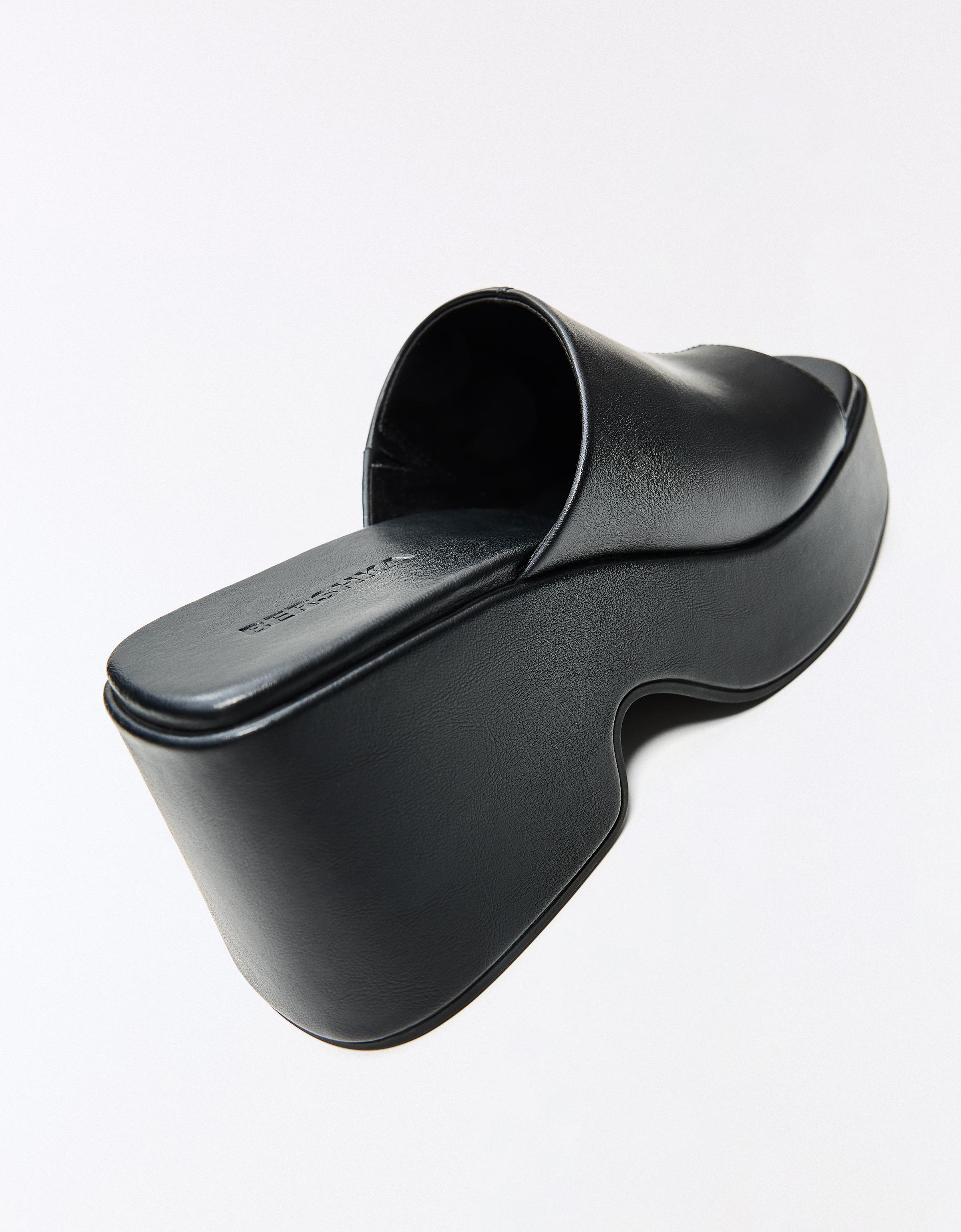PLATFORM MULE SANDALS — BLACK