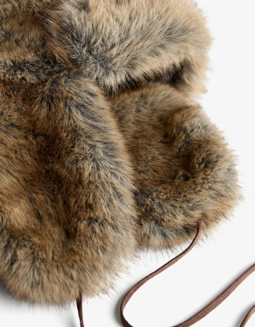 Faux fur beanie-Beige