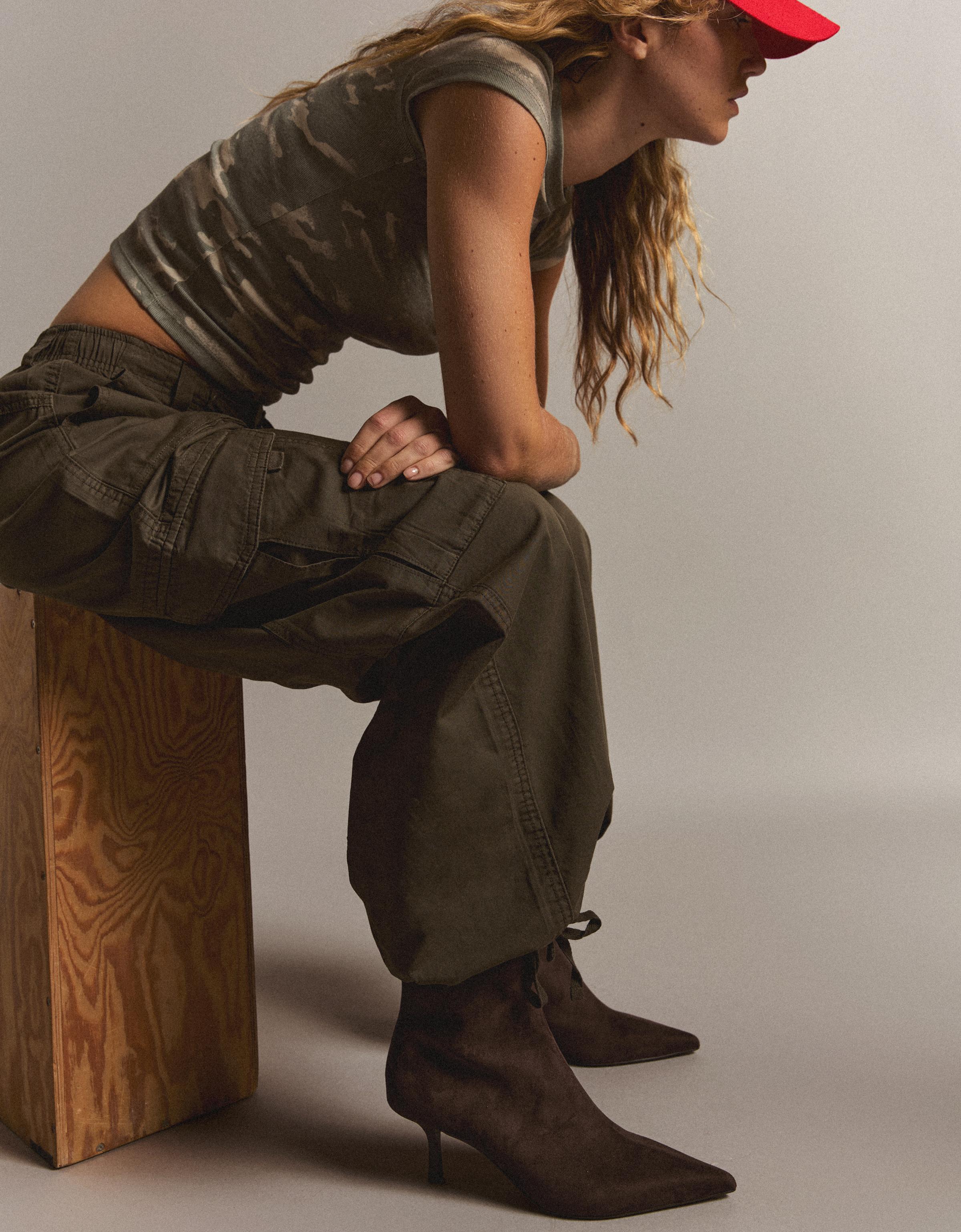 Kitten heel ankle boots — Brown