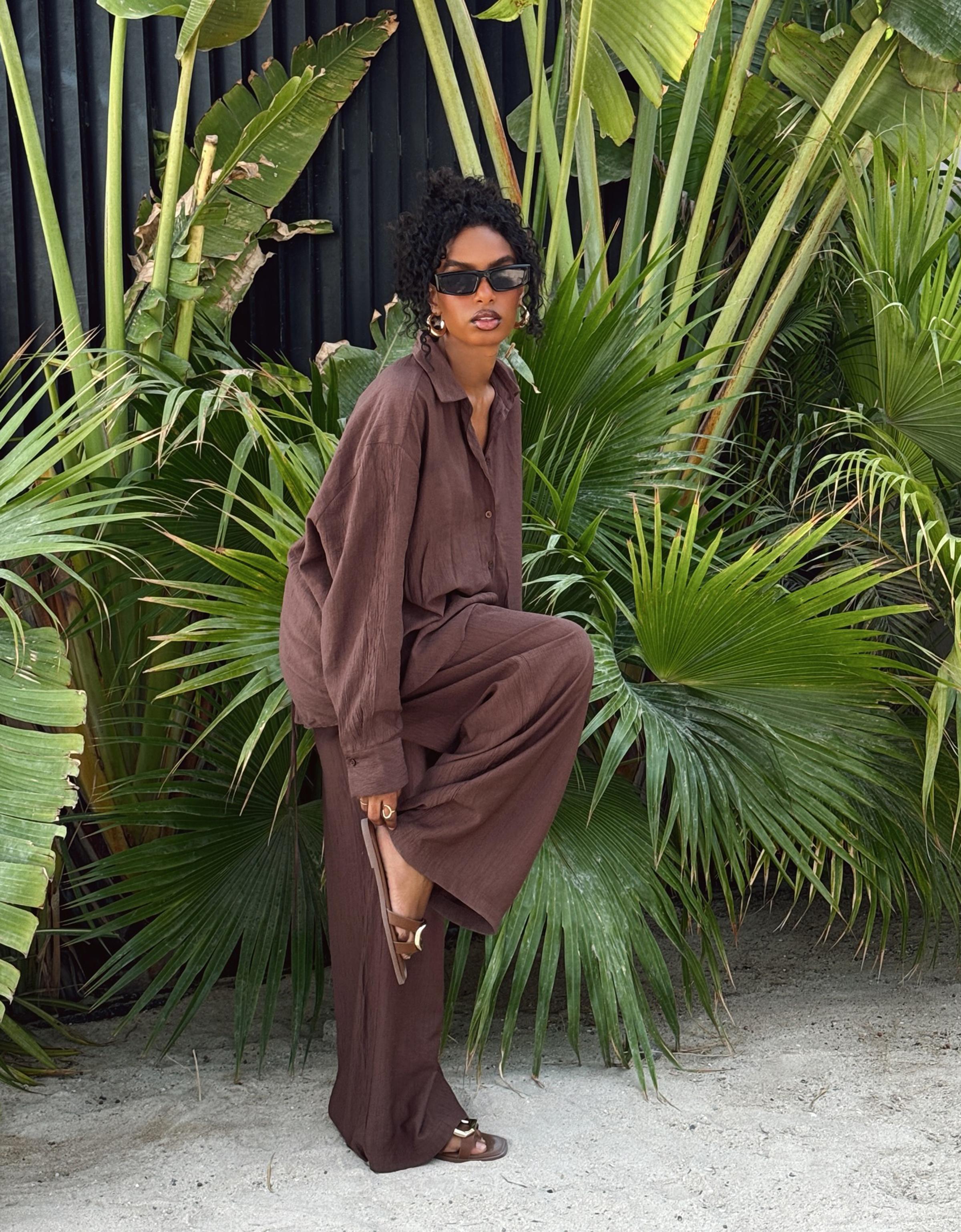 Flowing wide-leg textured trousers with drawstring — Brown