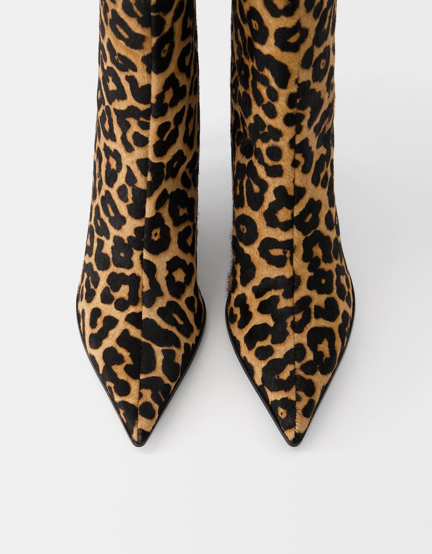 Leopard print LEATHER ankle boots - Women | Bershka