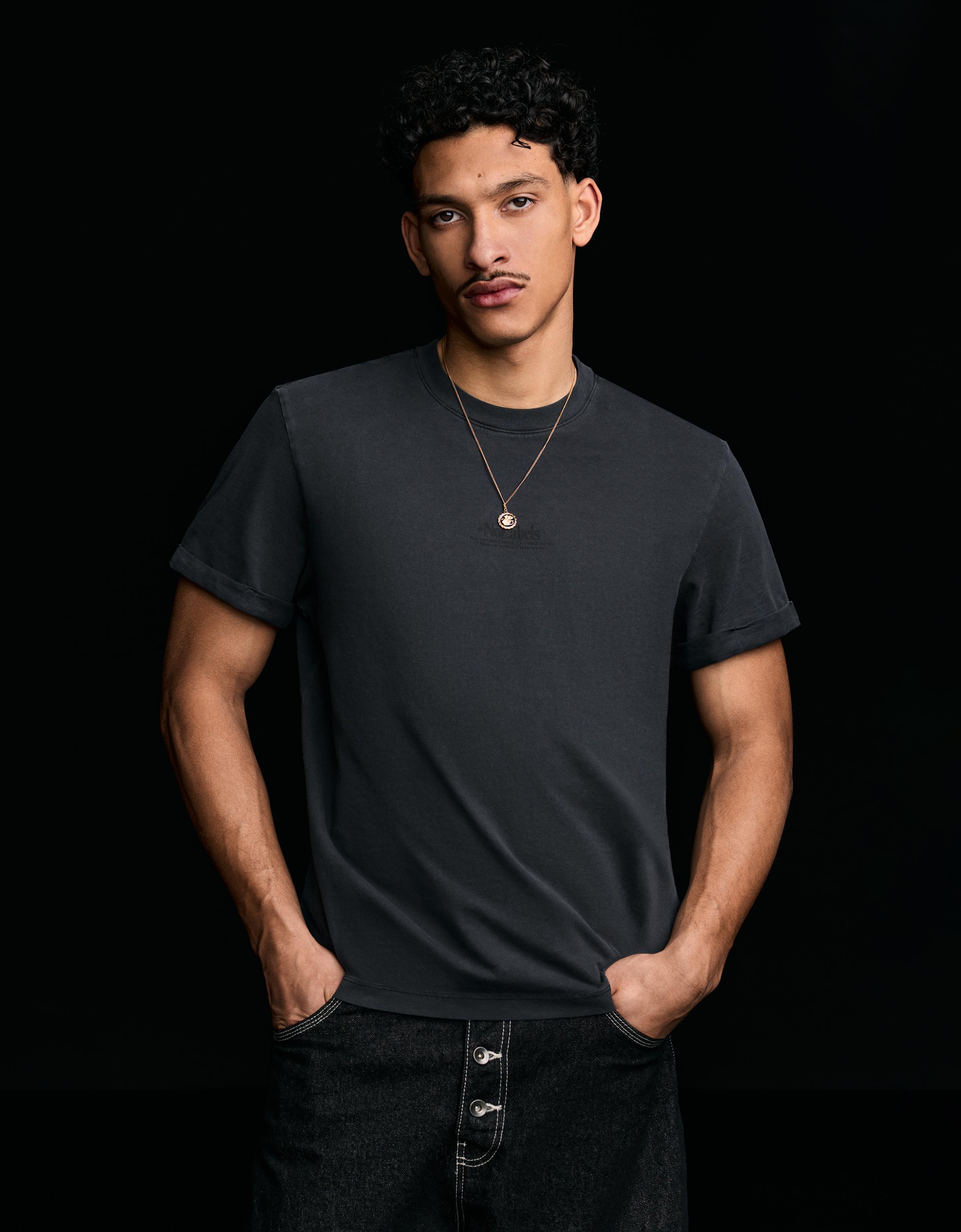 Bershka T-Shirt Mit Kurzen Ärmeln Und Roll-Up-Print Herren Xs Grau