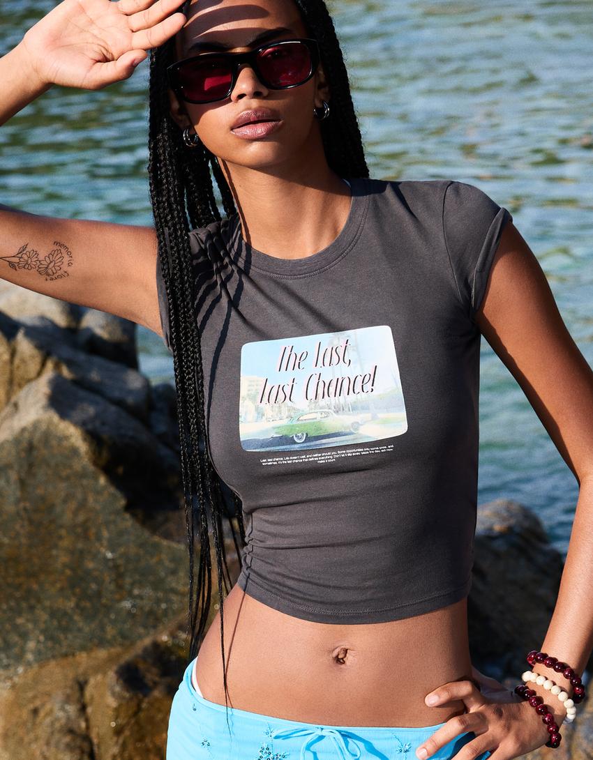 Tricou cu mânecă scurtă și imprimeu-Negru