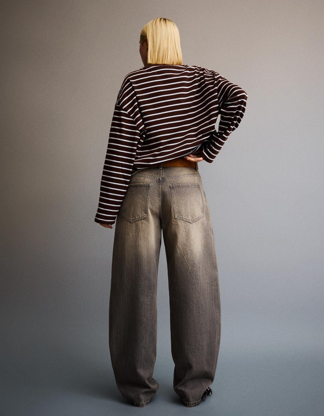 Wide-leg barrel jeans