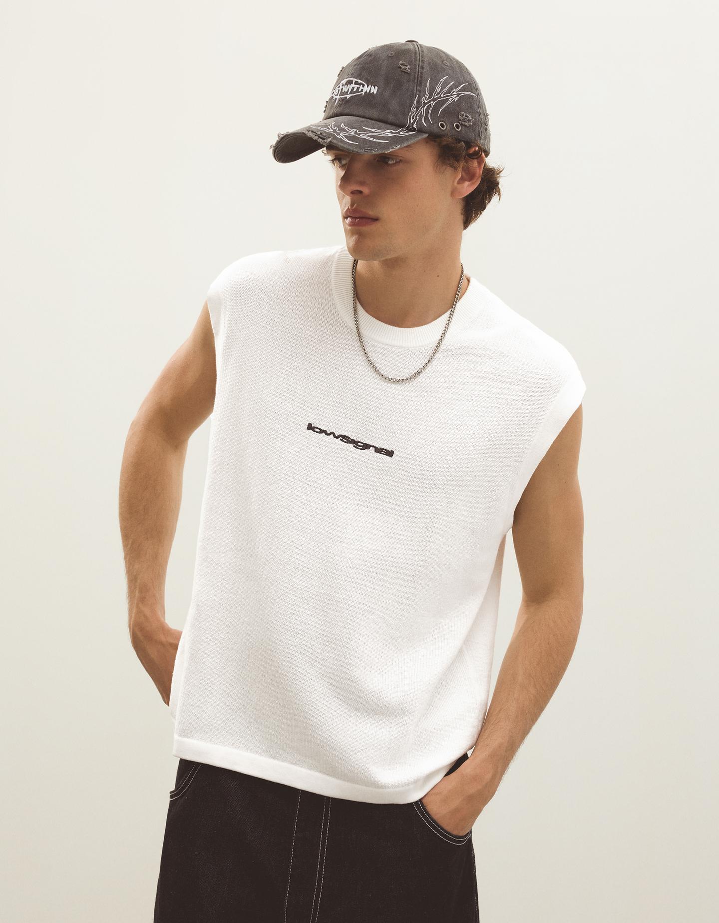 Bershka koszulka bez rękawów z haftem biały złamany