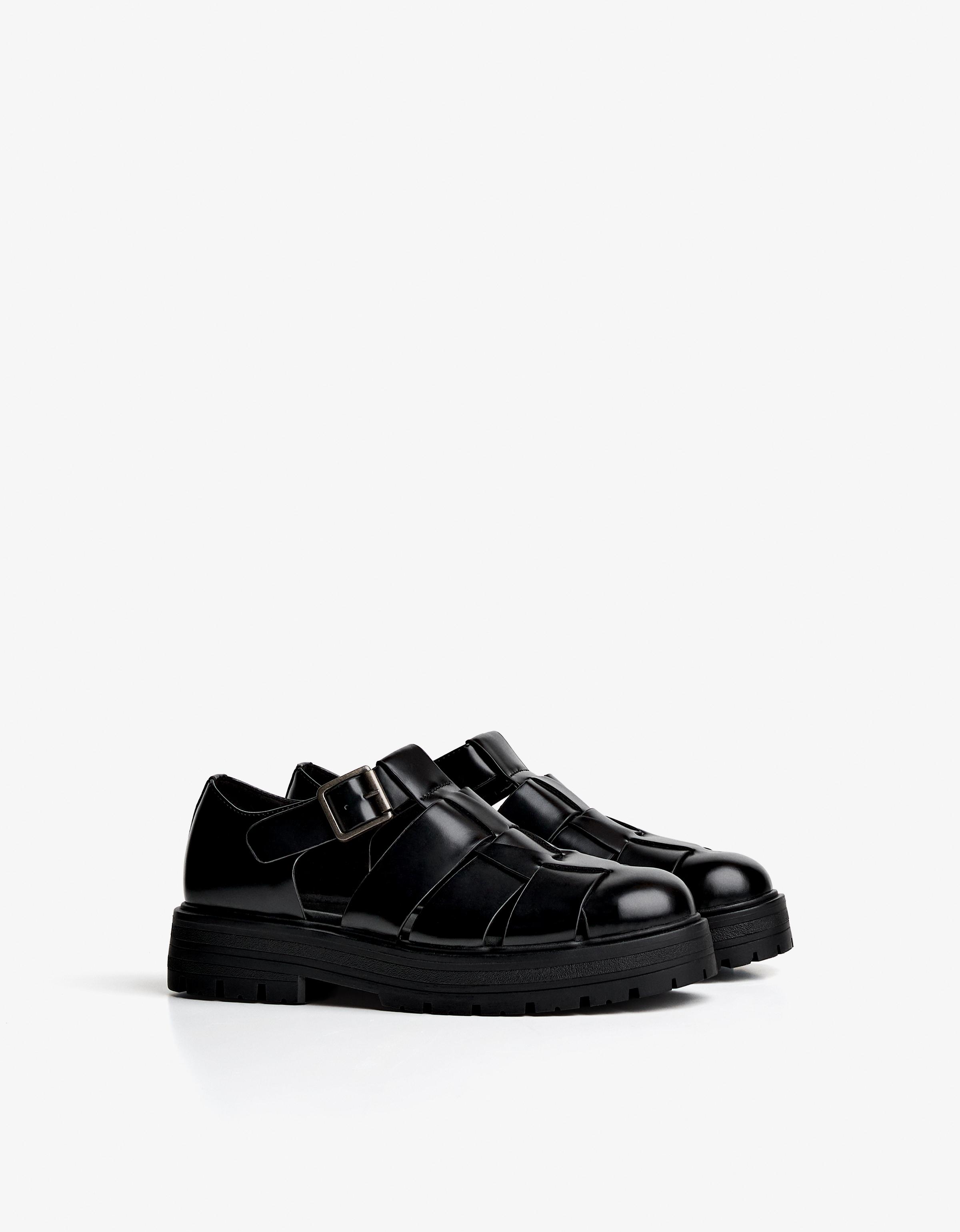 Bershka T-Steg-Schuh Herren 40 Schwarz