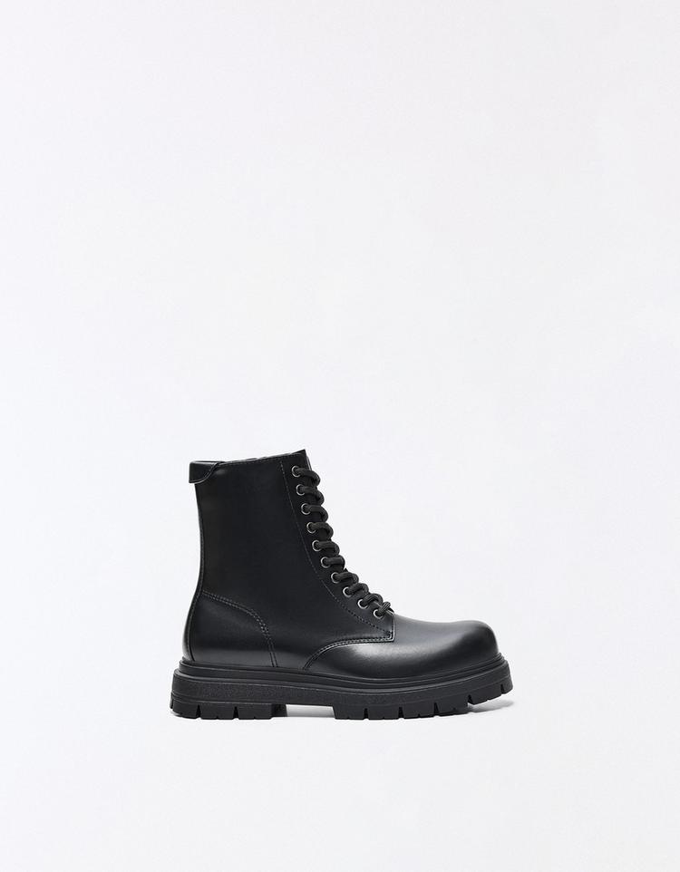 LACE-UP ANKLE BOOTS — BLACK