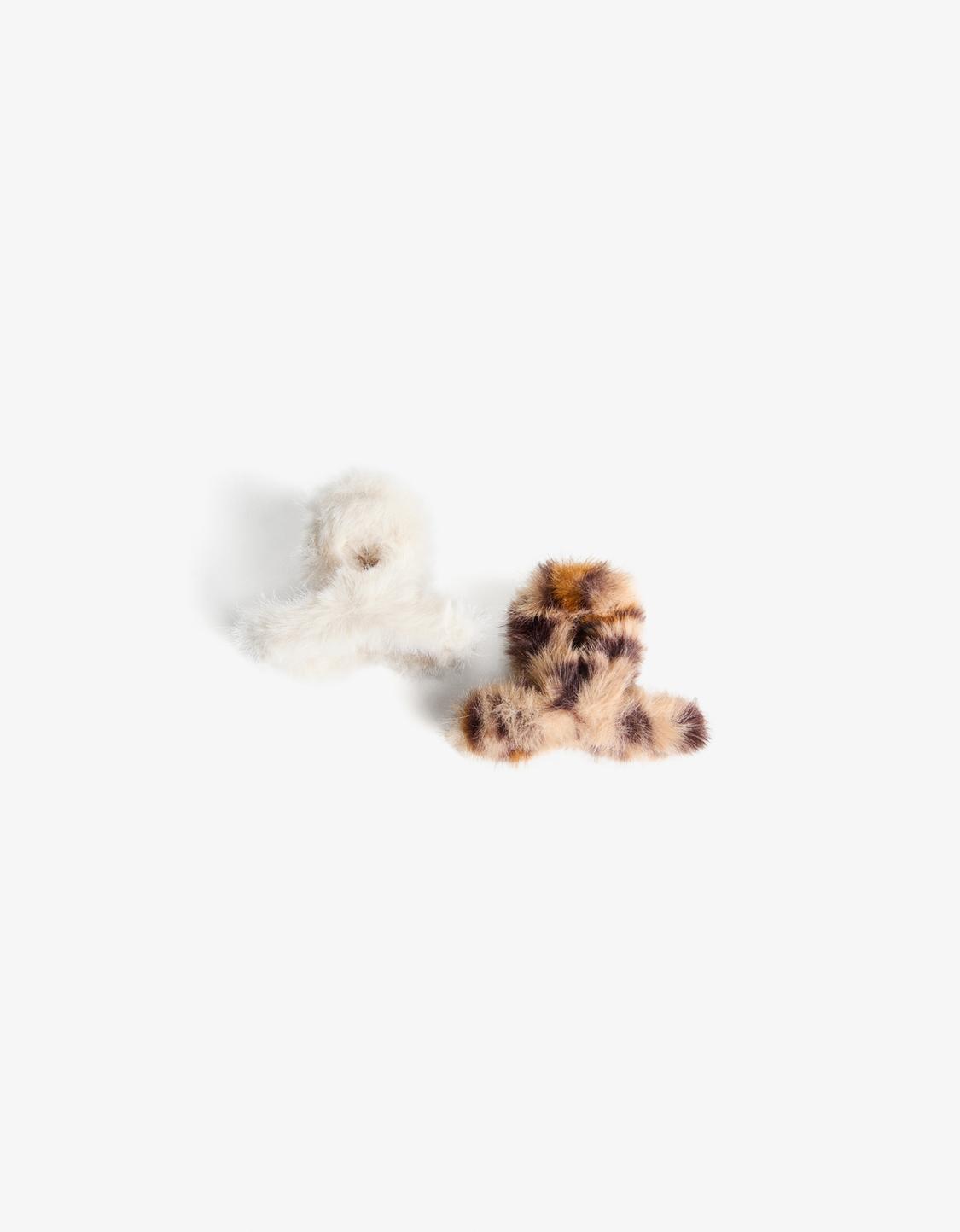 Pack of 2 faux fur hair clips