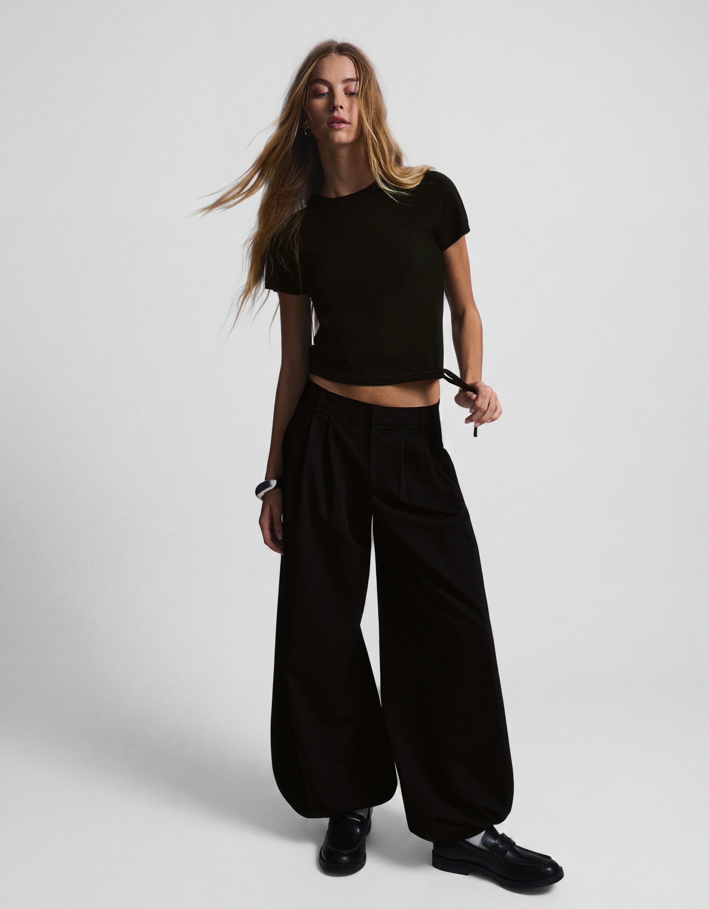 Short-sleeved round neck knit jumper — Black