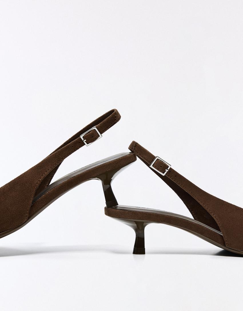 Escarpins à talon kitten heel ouverts à boucles-Marron