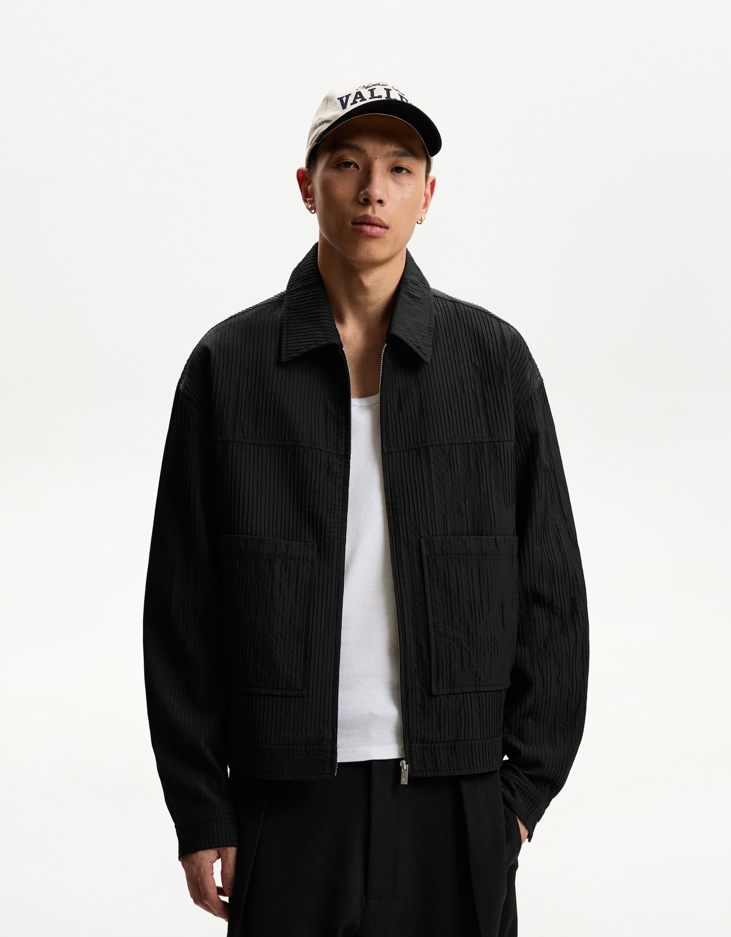 Bershka koszula wierzchnia z technicznego materiału czarny