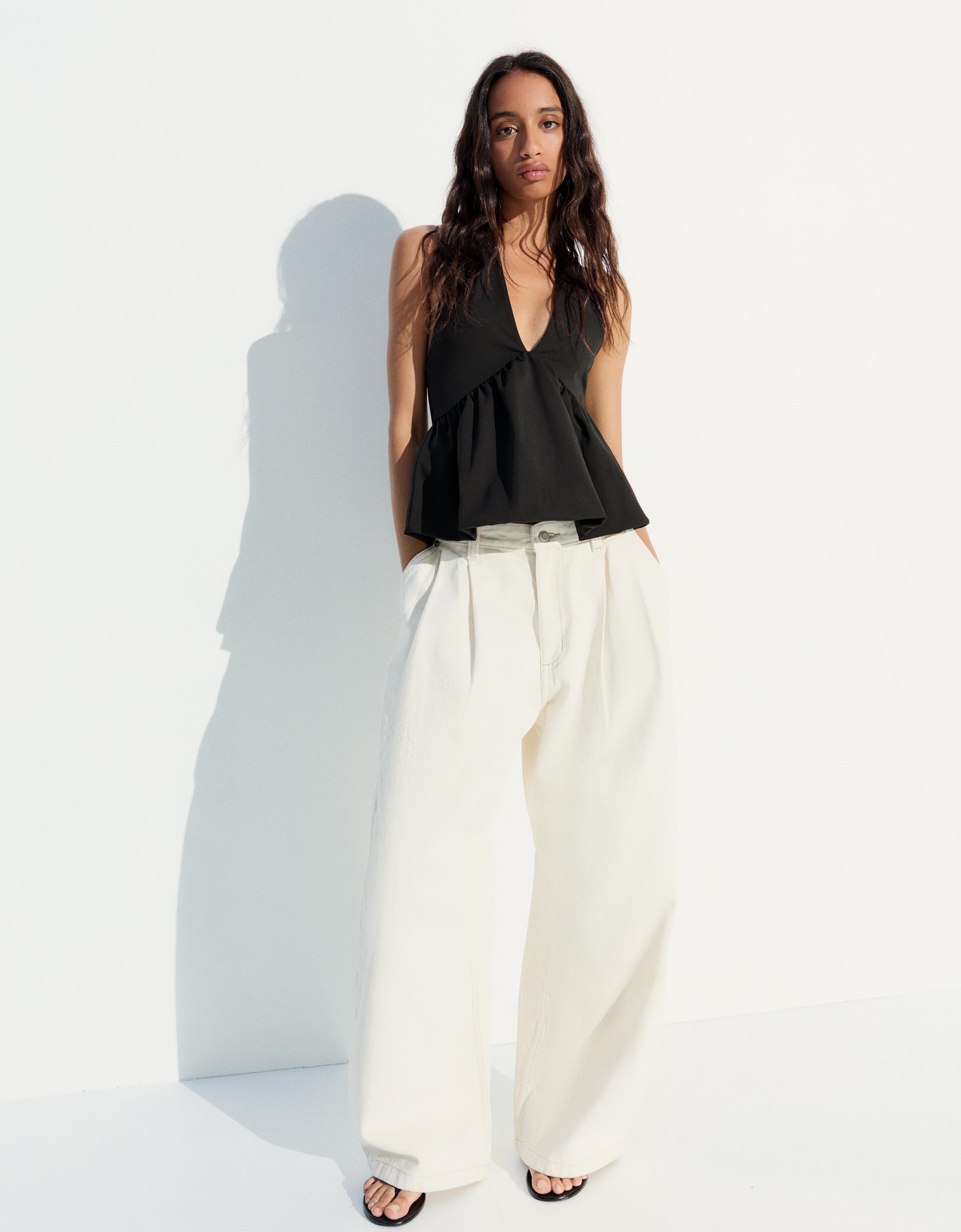 Halter top with balloon effect - Women | Bershka