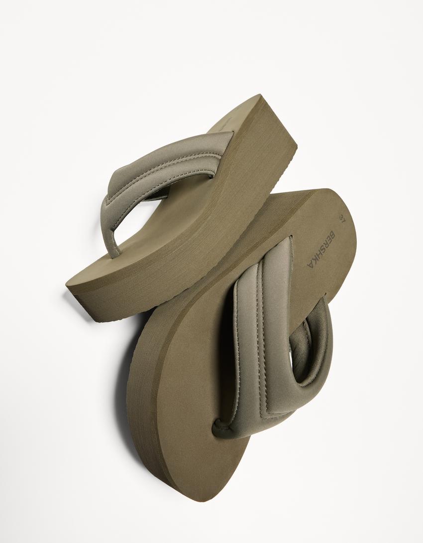 Gesteppte Plateau-Sandalen-Khaki