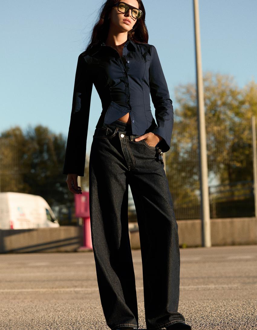 Alt laienevate varrukatega kehasse töödeldud särk-Tumesinine