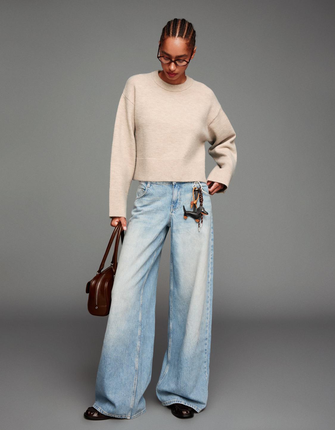 Wide-leg low-waist jeans