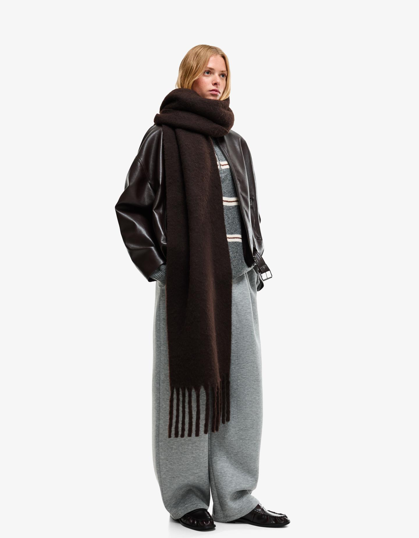 Bershka szalik gładki brązowy