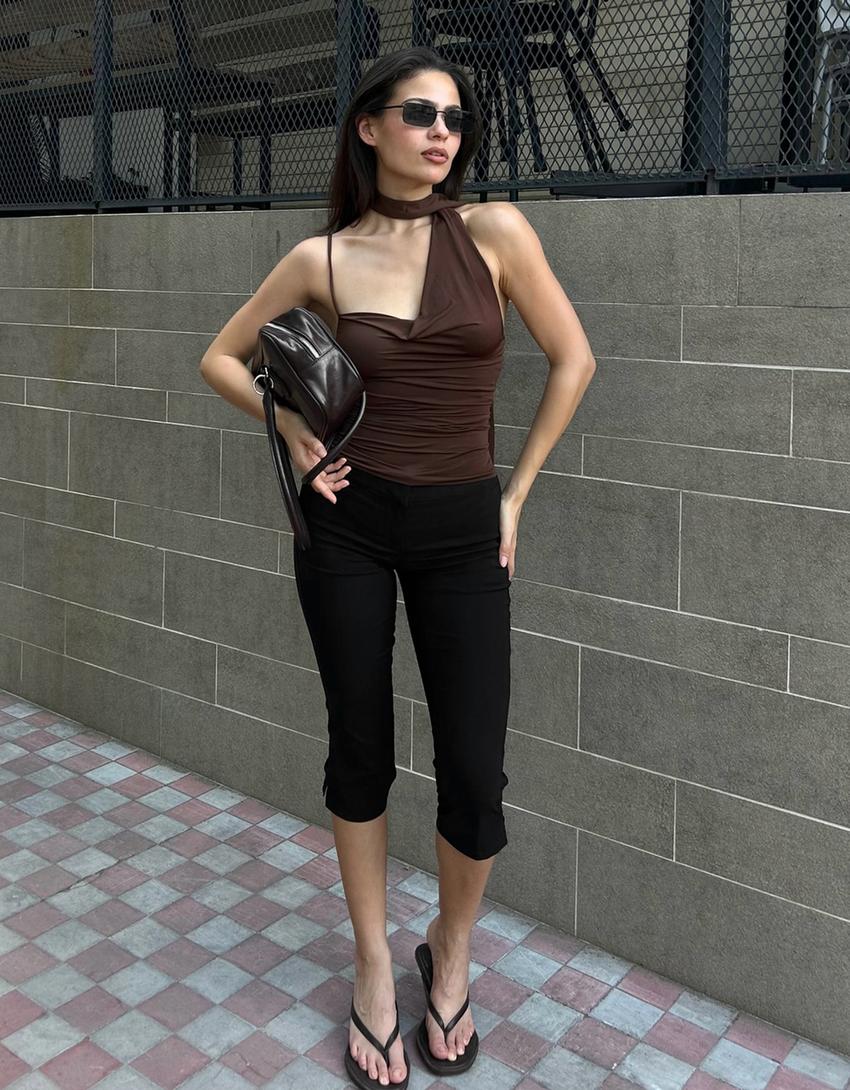 Asymmetric scarf top-Brown