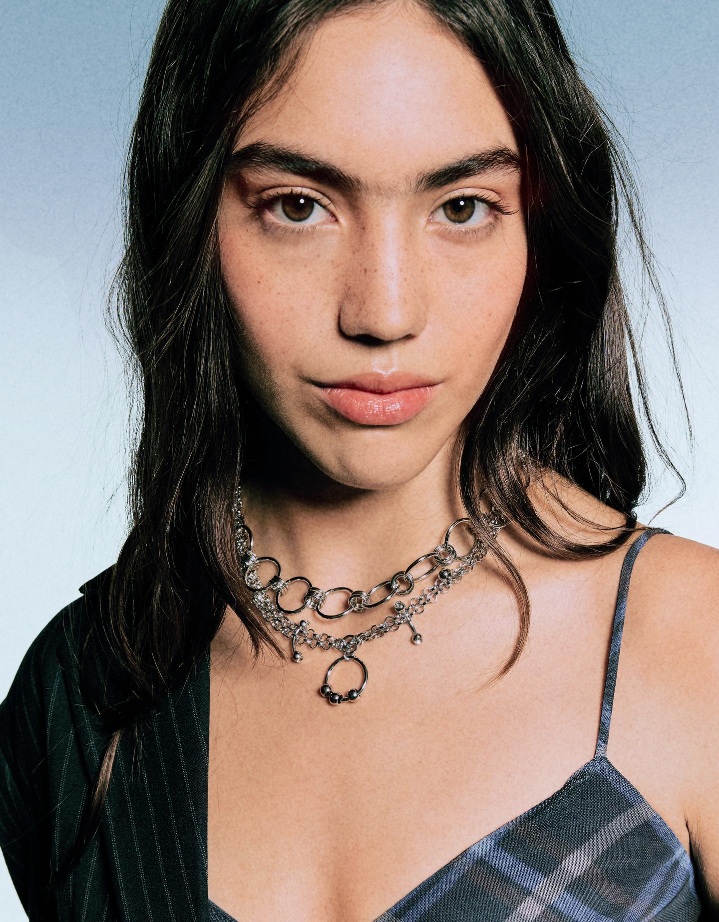 Bershka zestaw 2 naszyjników z zawieszką piercing signature edition srebrny