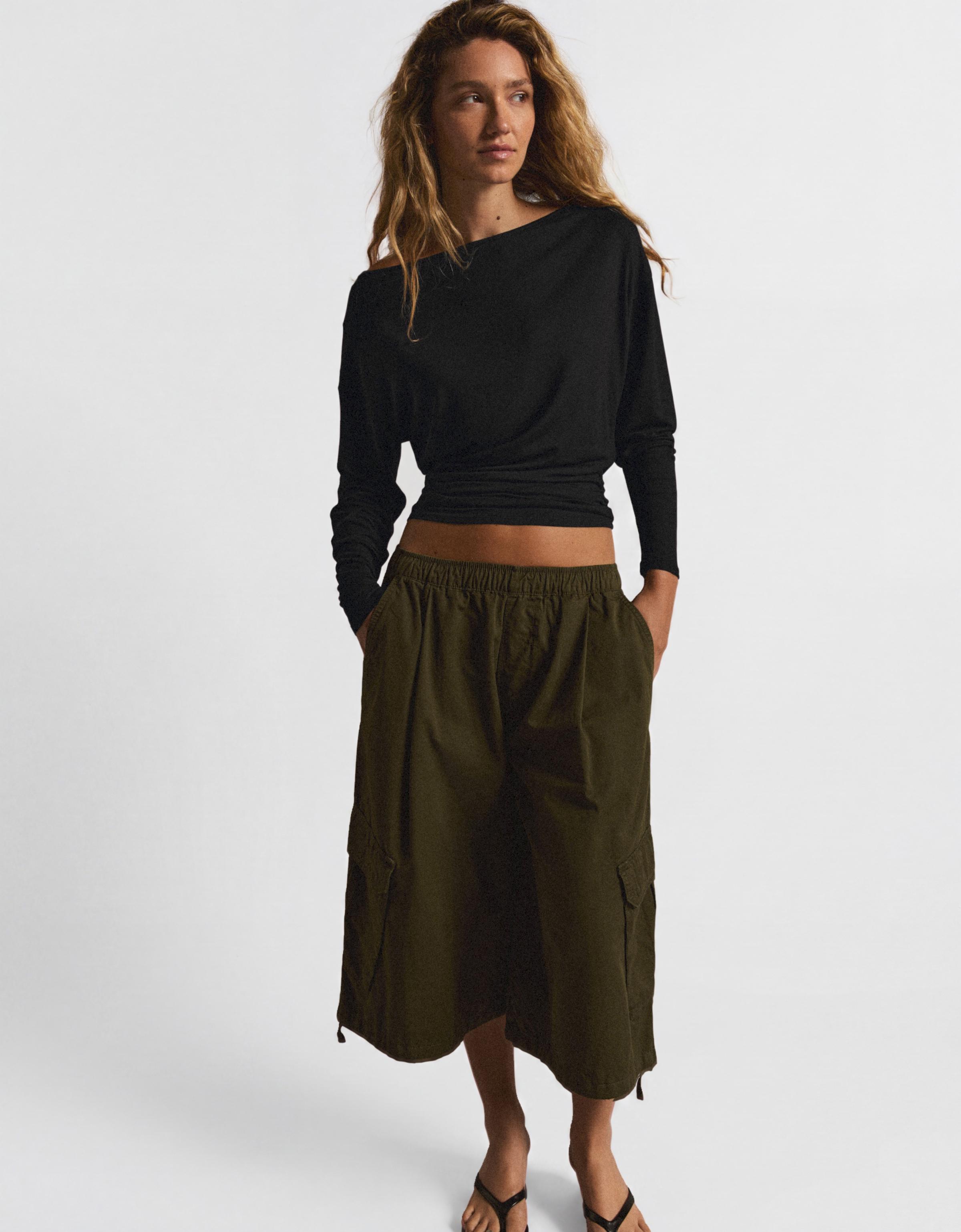 Asymmetric neck long-sleeved T-shirt — Black