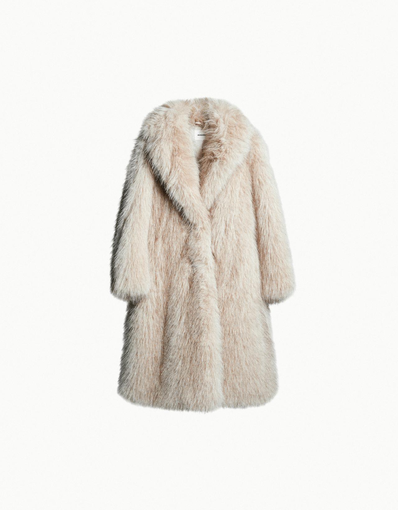 Long fur coat — Beige