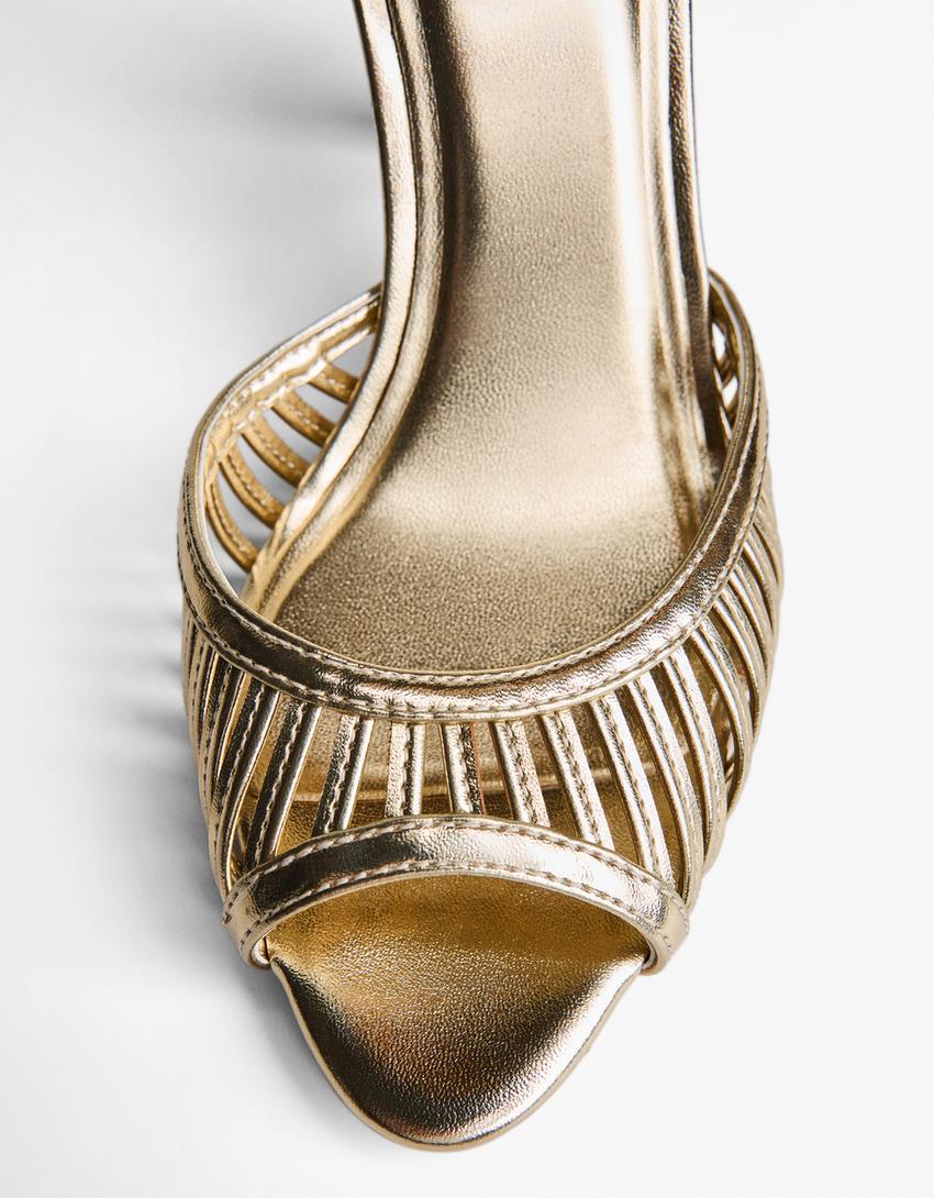 Scarpe con tacco e apertura-Oro