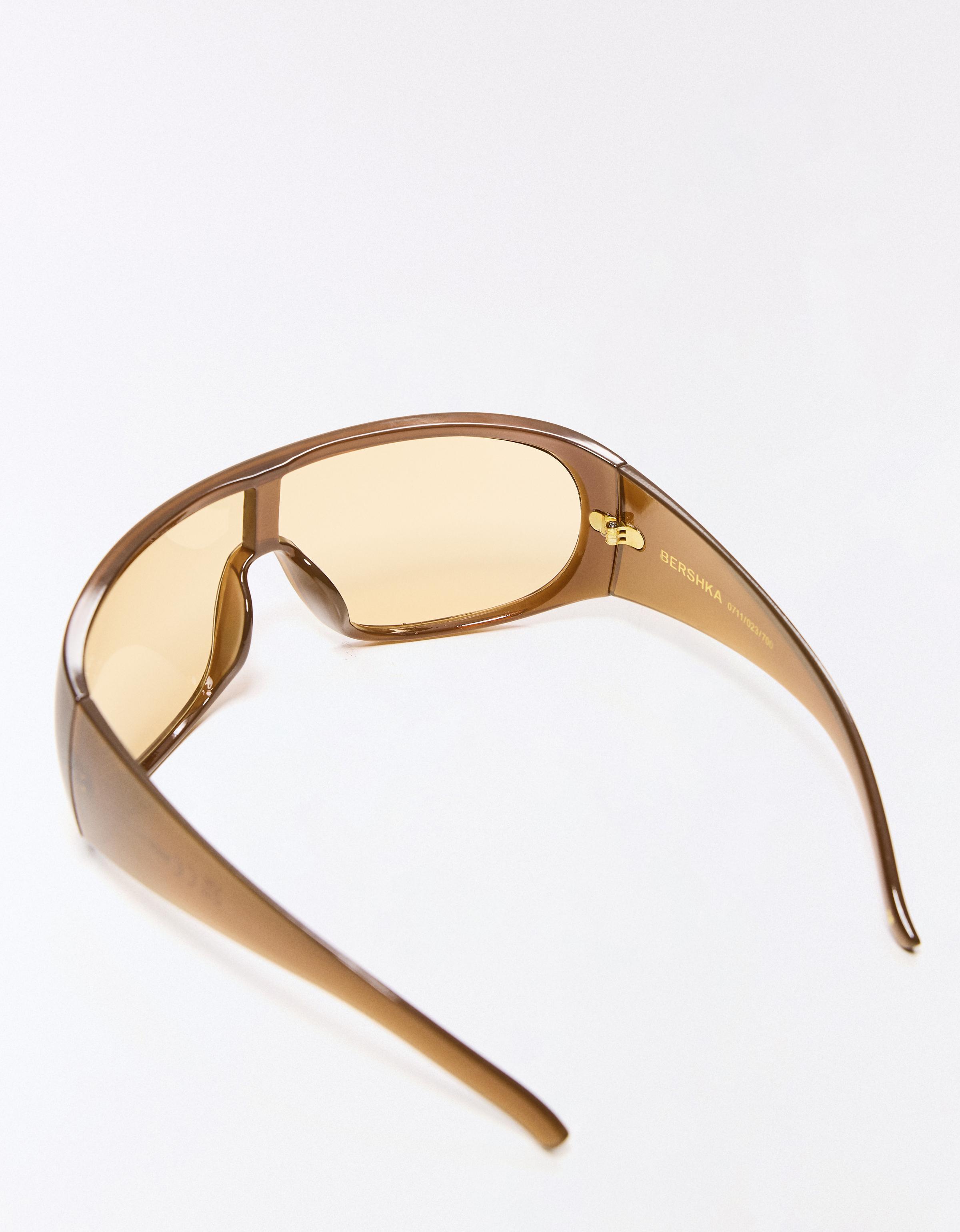 Plastic sunglasses — Brown