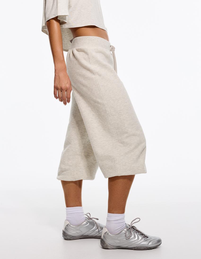 Asymmetric T-shirt and technical capris set-Asymmetric T-shirt and technical capris set