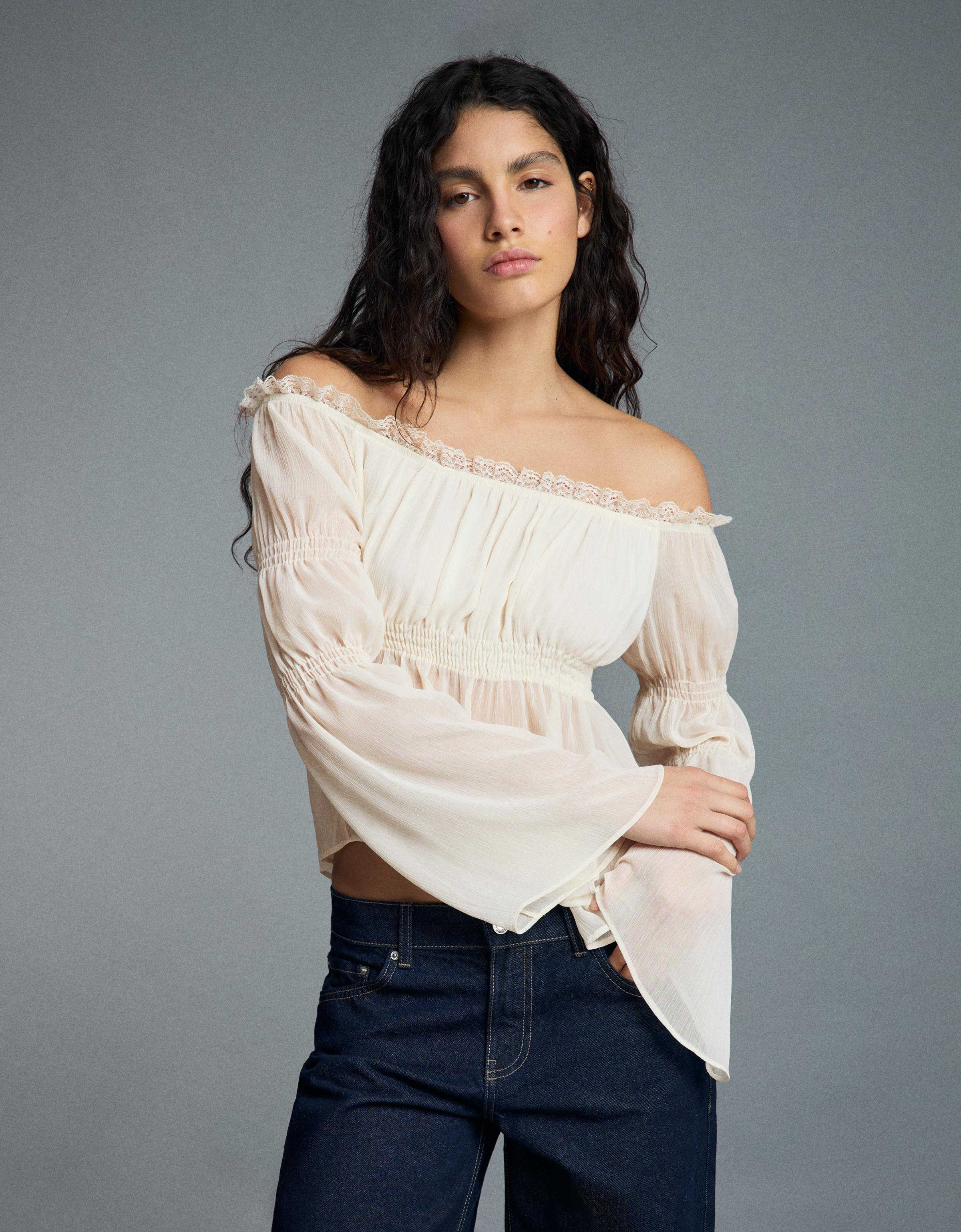 Bershka Top Z Długim Rękawem I Dekoltem Bardot Kobieta Kremowy