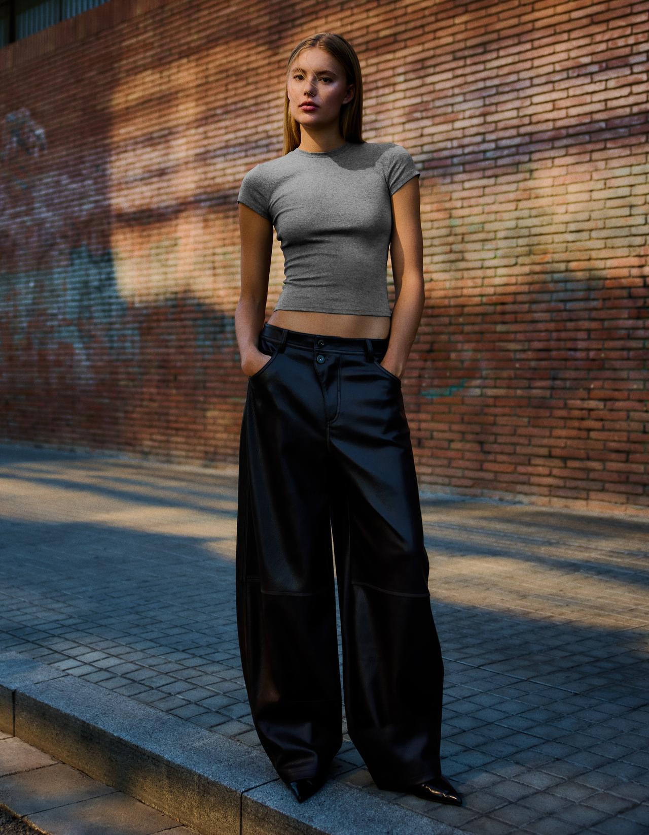 Round neck short sleeve T-shirt — Grey