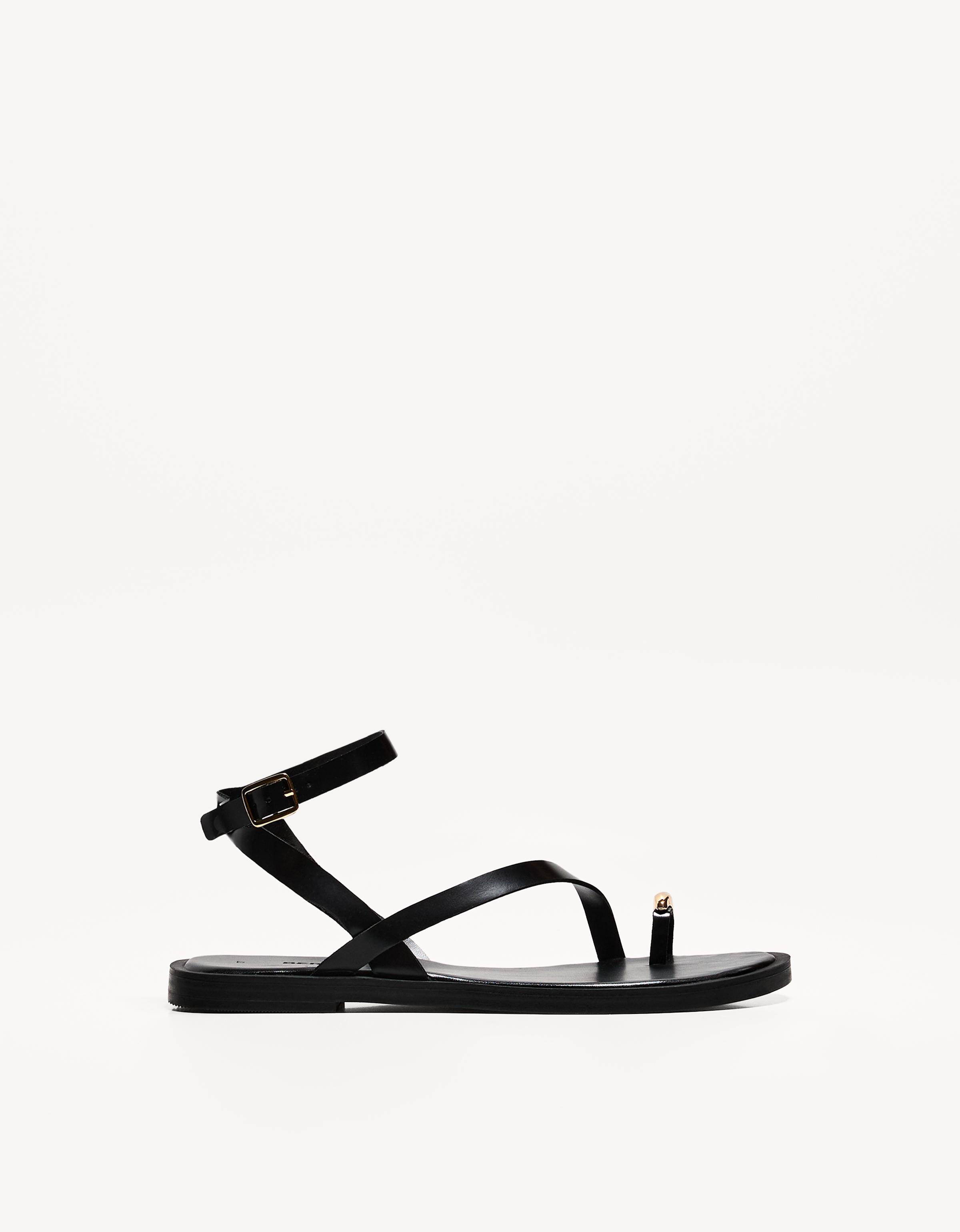 Bershka Flache Sandalen Mit Metallisiertem Detail Damen 39 Schwarz