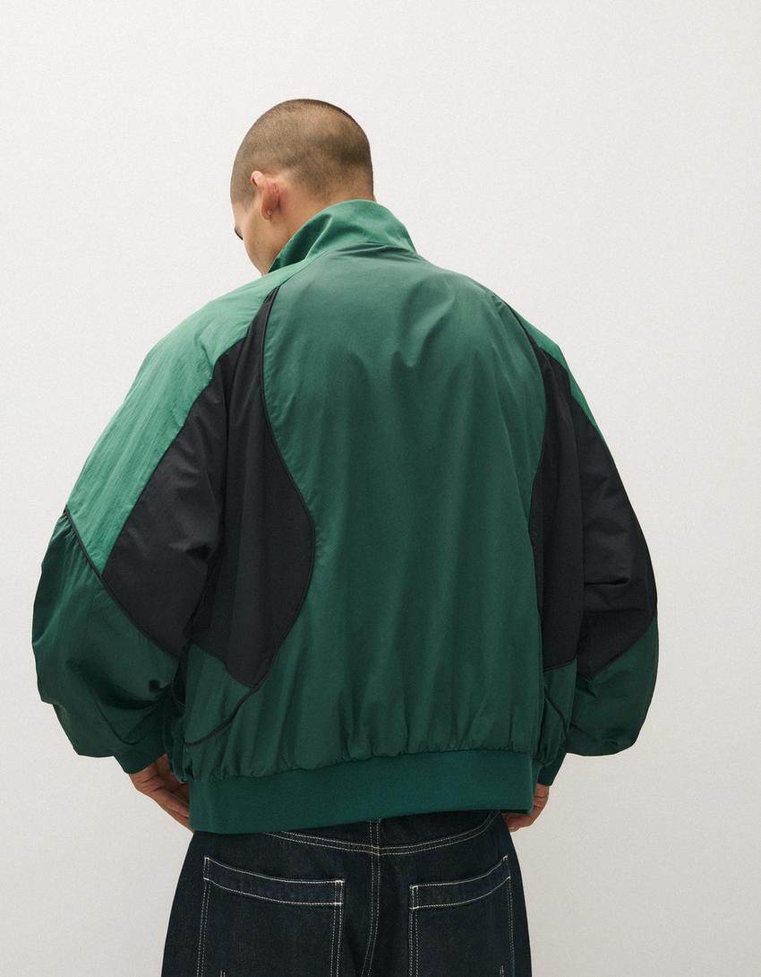 Nylonjacke mit Grafikprint-Grün