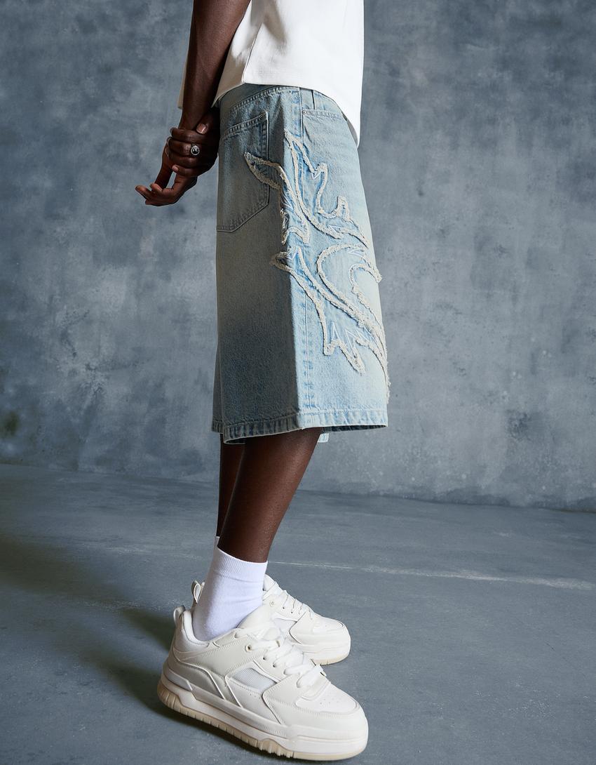 Bermuda baggy com patch-Azul-claro