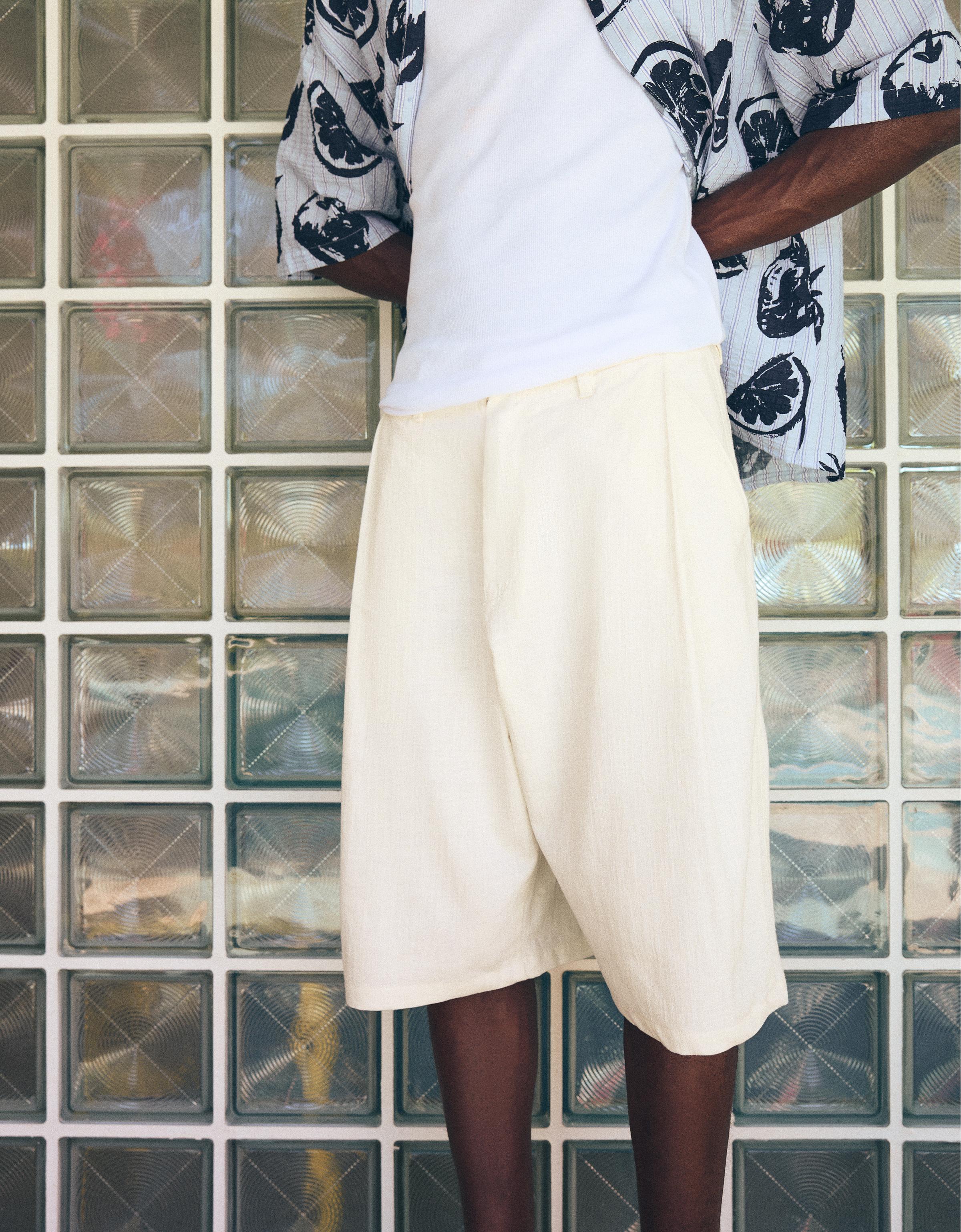 Super baggy linen Bermuda shorts — Off white