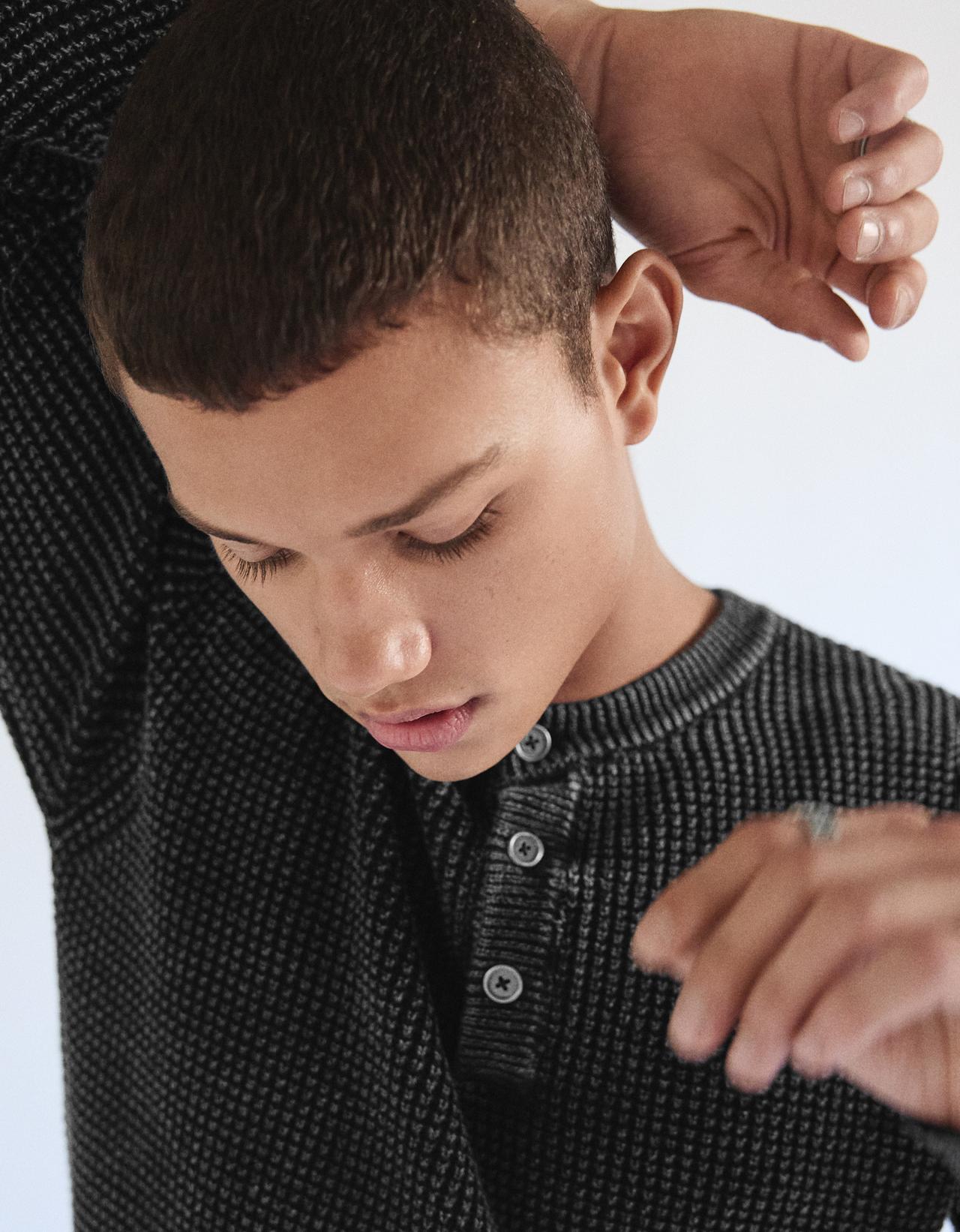 Washed-effect henley jumper — Black
