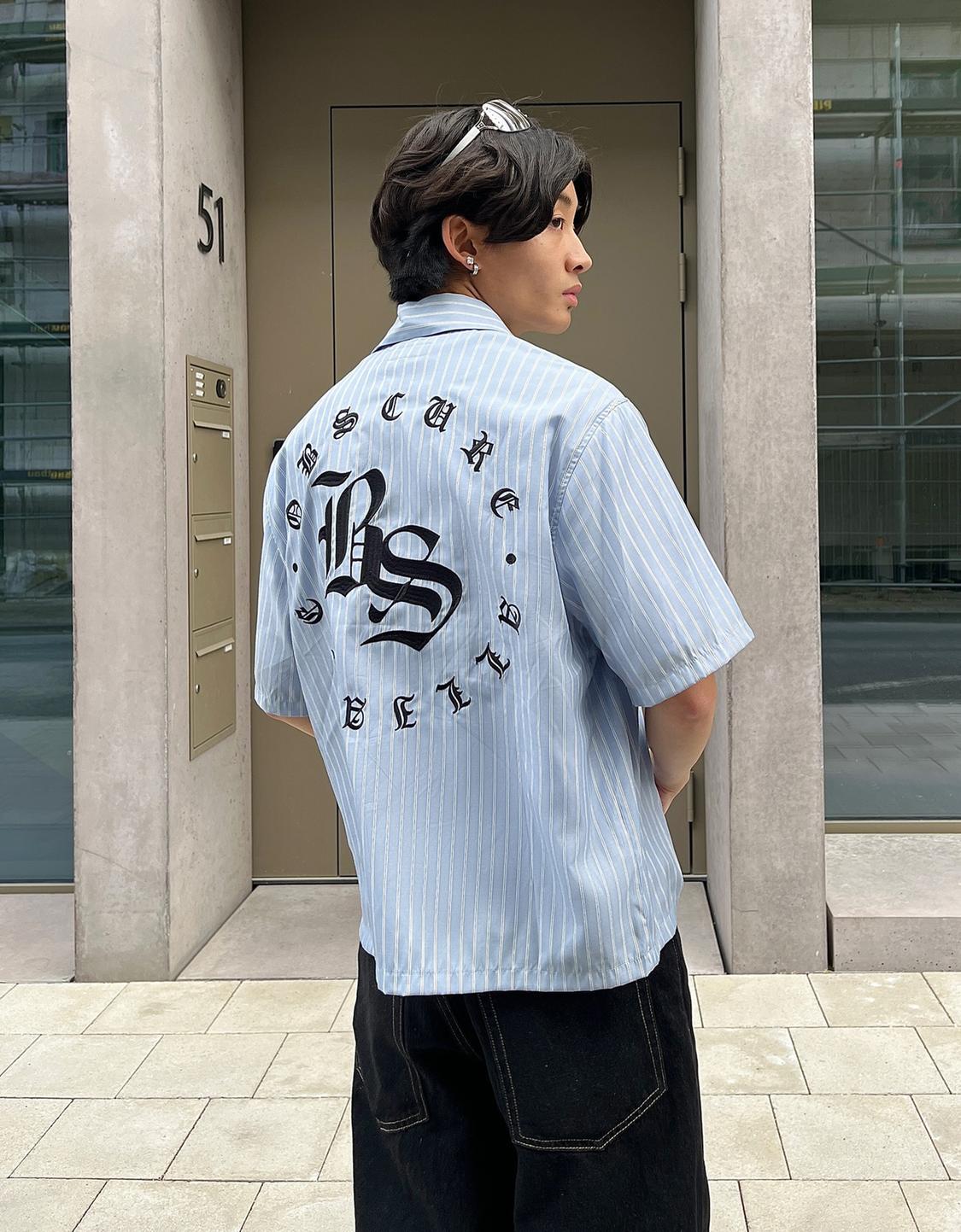 Embroidered short sleeve shirt