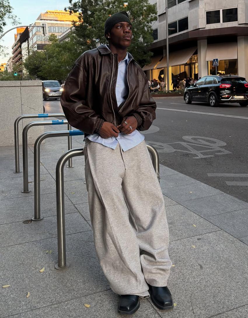 Balloon fit felt texture trousers with darts-Grey