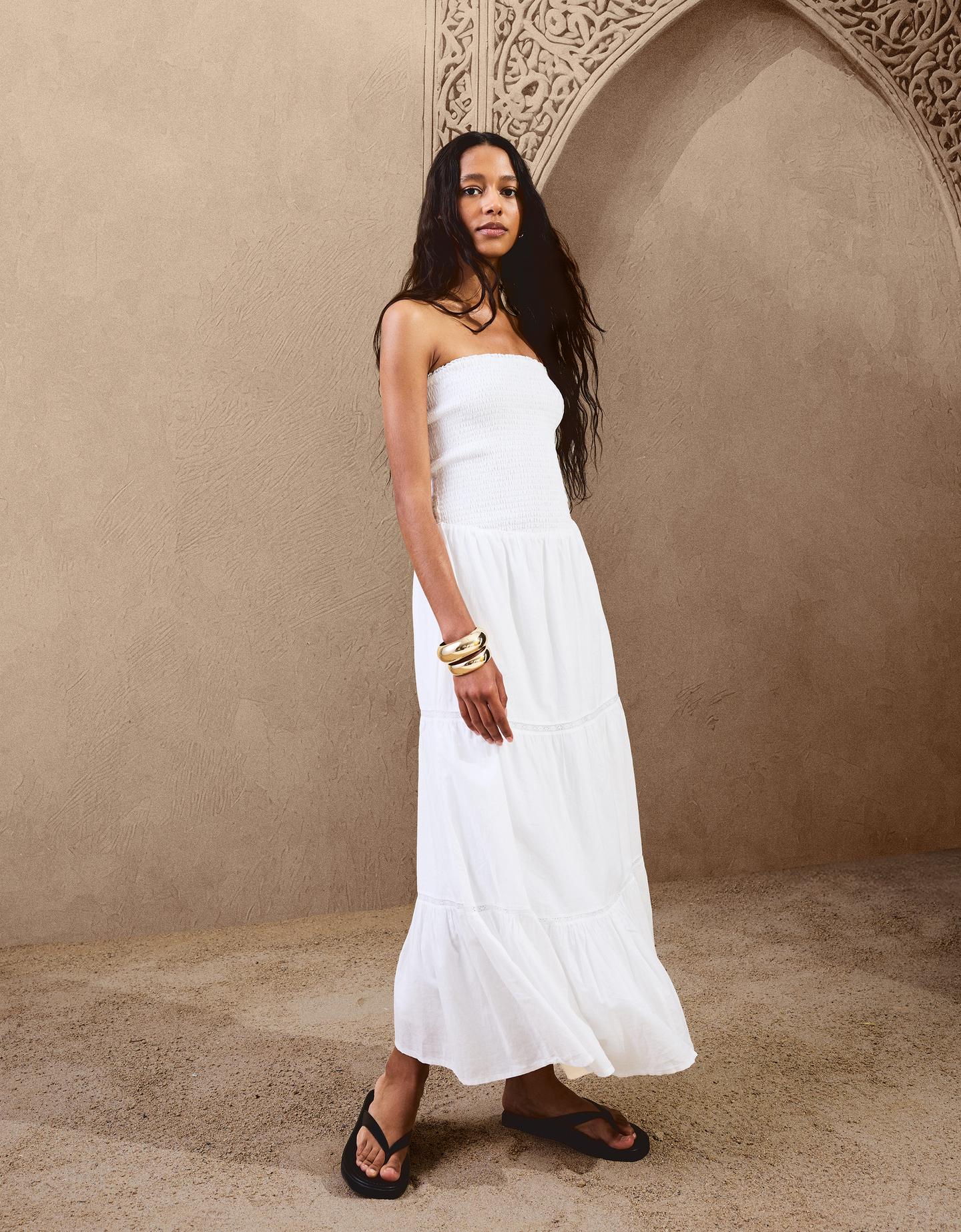 Bershka sukienka średniej długości bez ramiączek biały