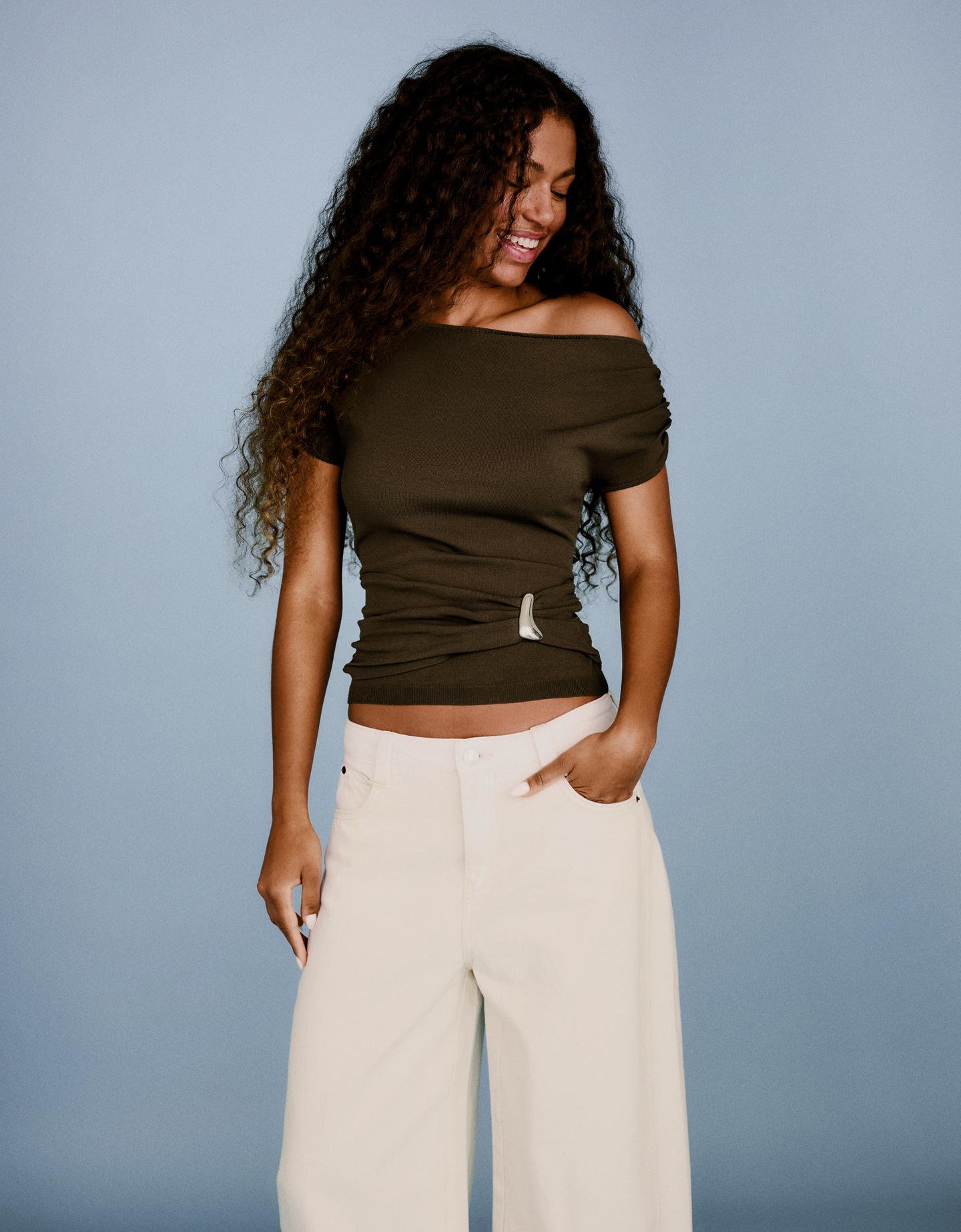 Bershka Camiseta Asimétrica Cinturón Mujer Kaki