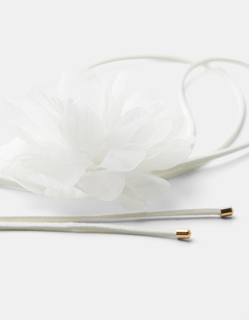 قلادة شوكر زهرة مزدوجة-كريمي-2