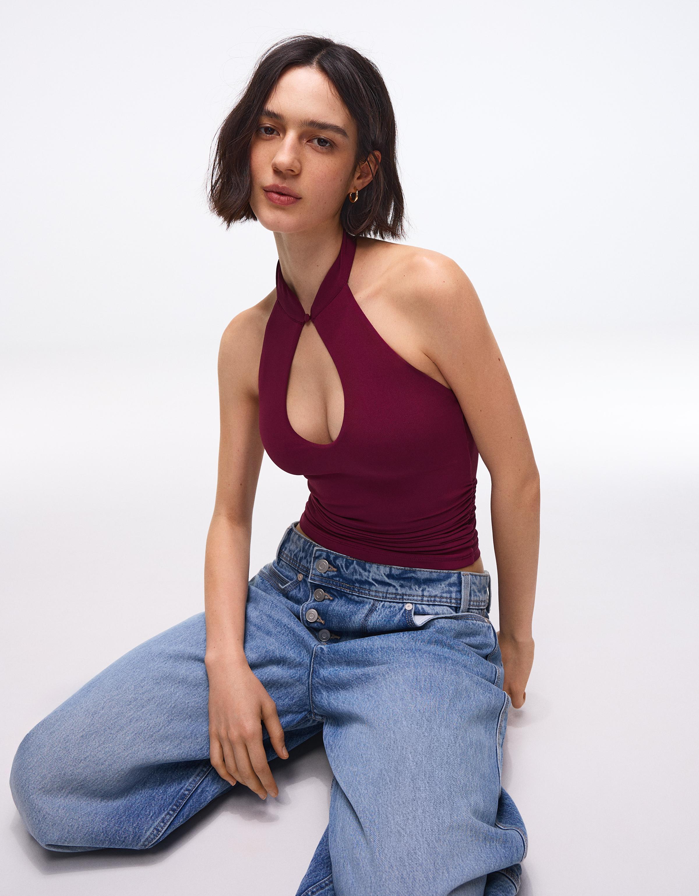 Open neckline halter top — Red