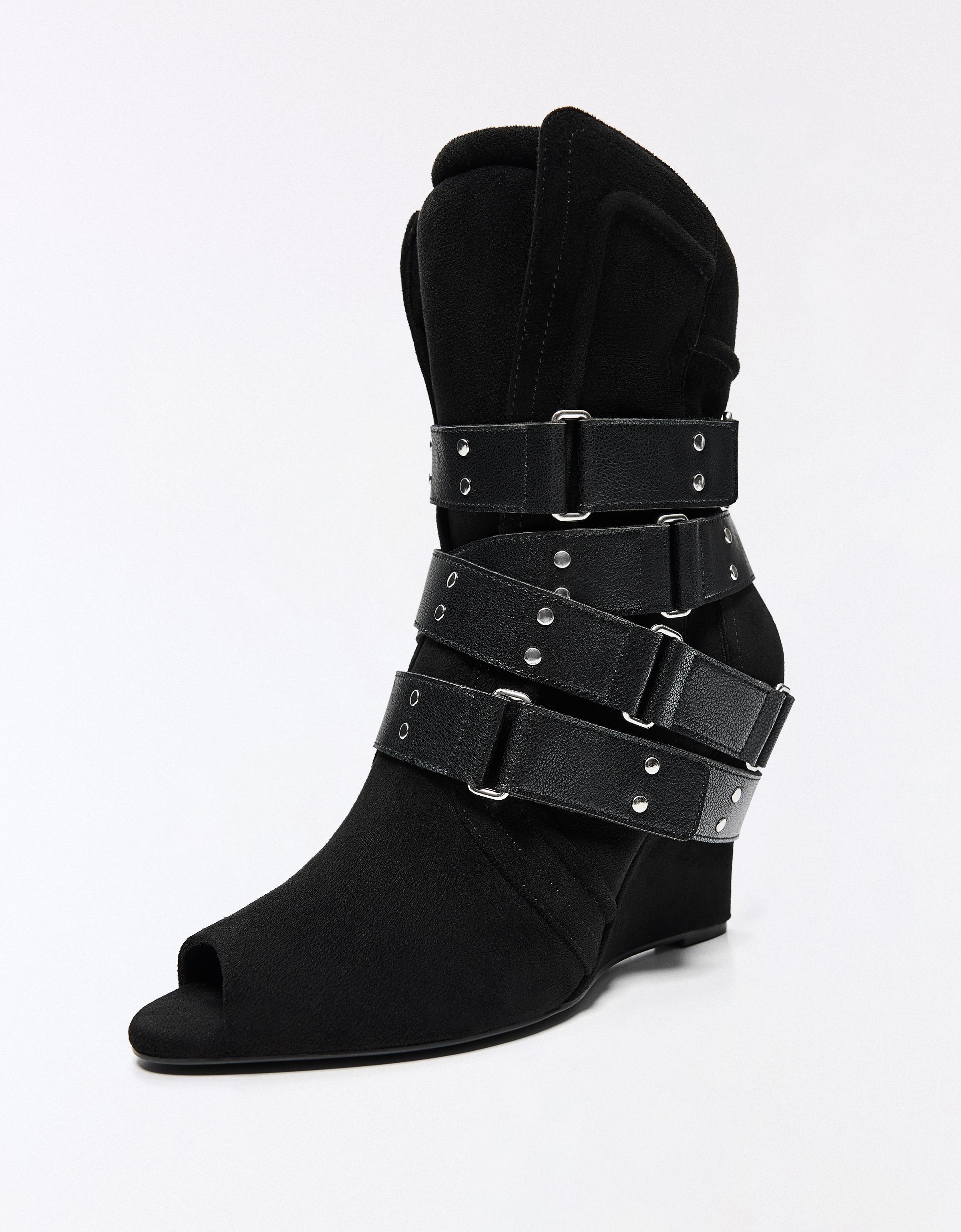 Wedge ankle boots — BLACK