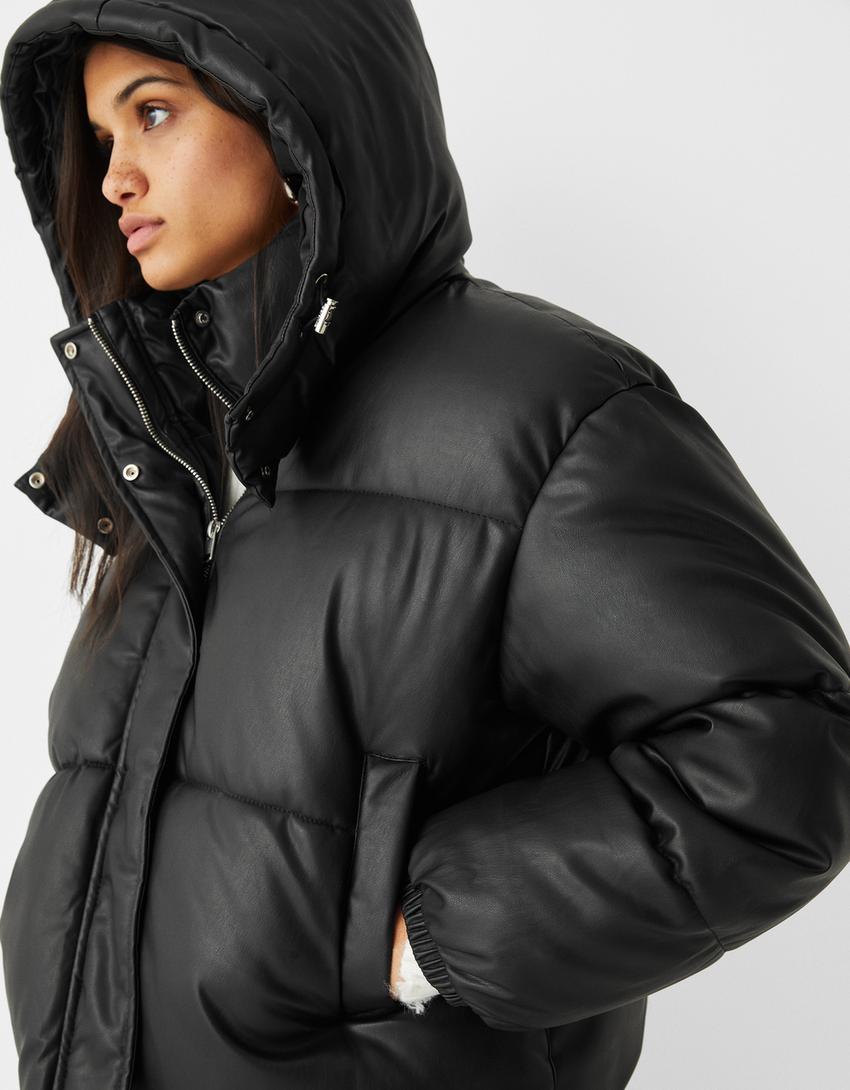 جاكيت منفوخ من جلد صناعي بغطاء رأس-أسود-3