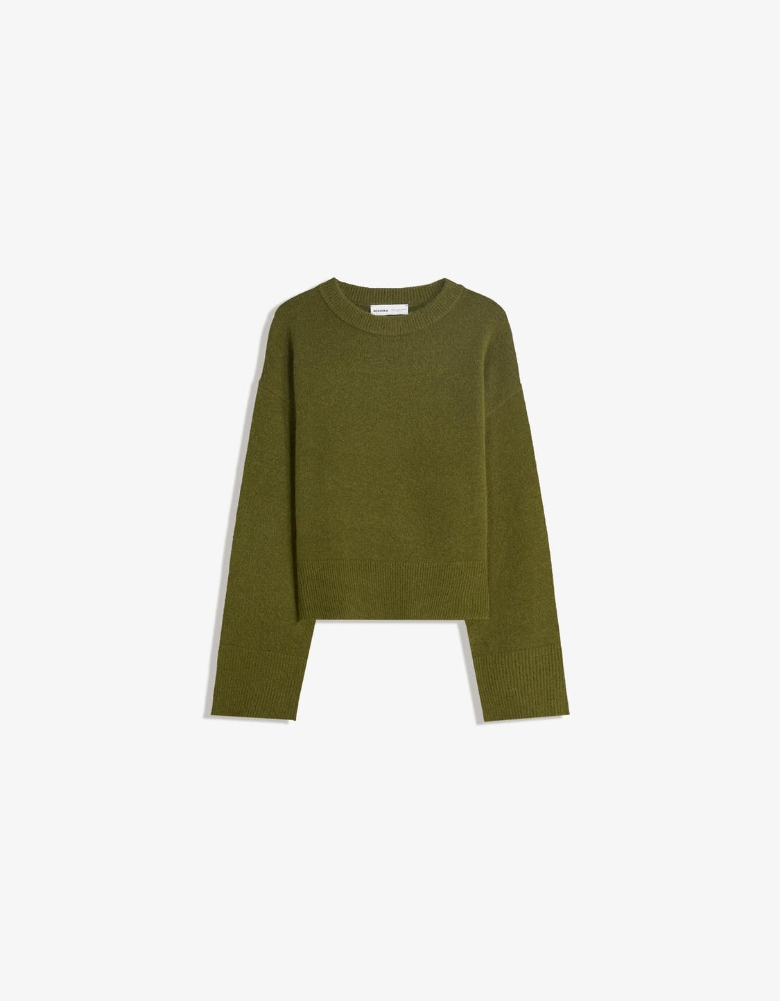 Oversize sweater with ribbed hem