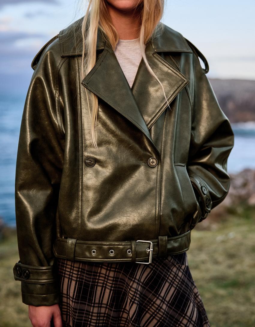 Korte trenchcoat met leereffect-Groen