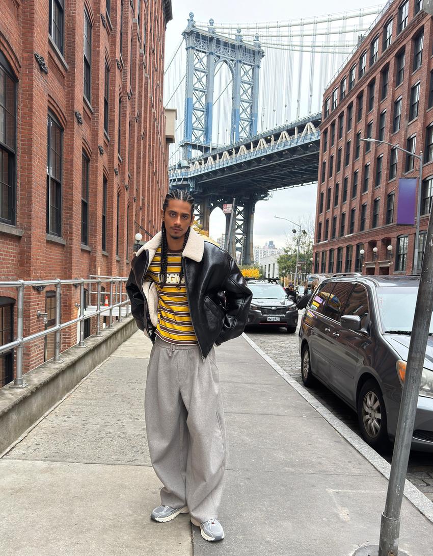 Blusão efeito de vinil gola de pelo-Preto